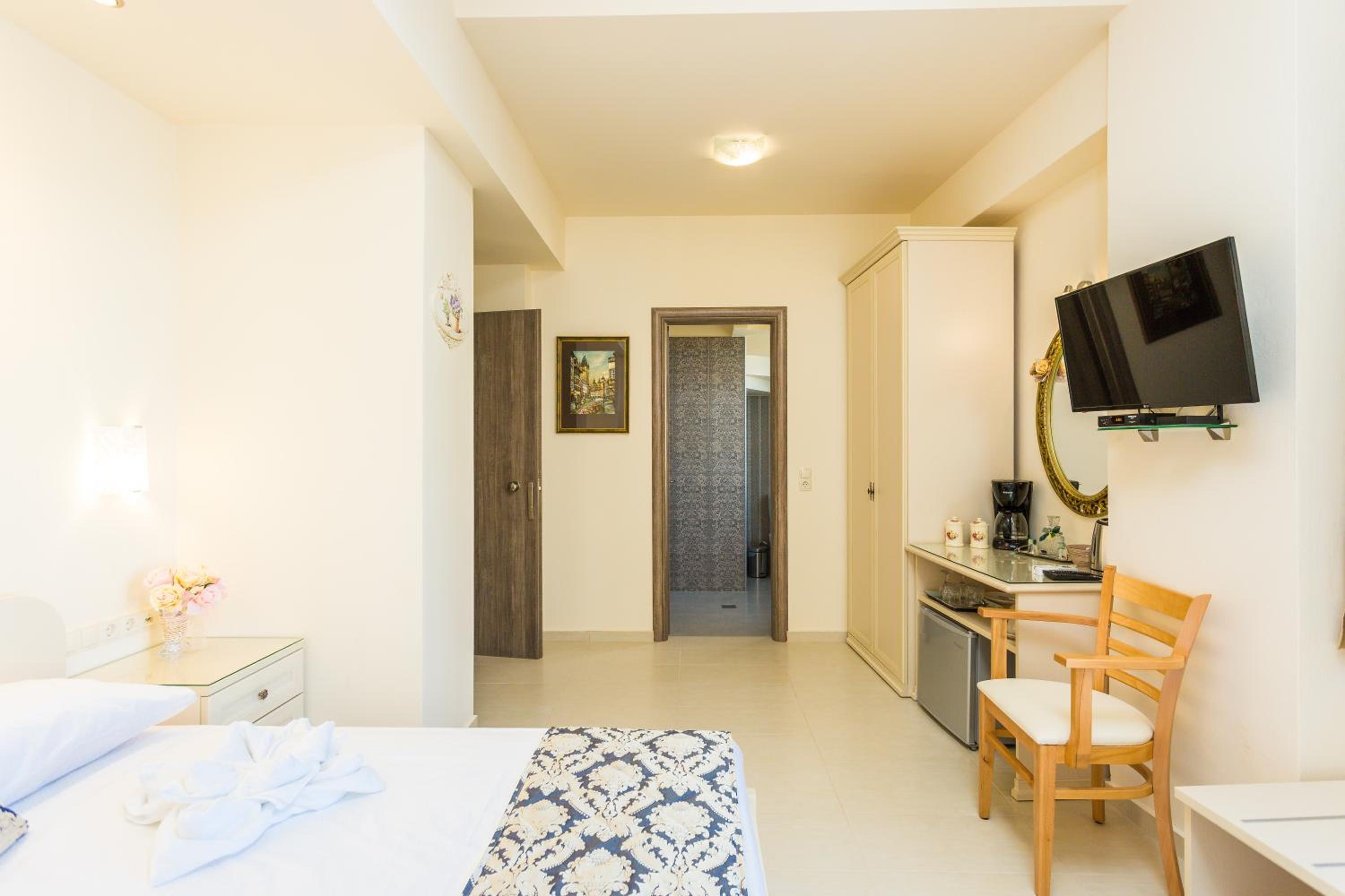 Junior Suite with Balcony photo 1