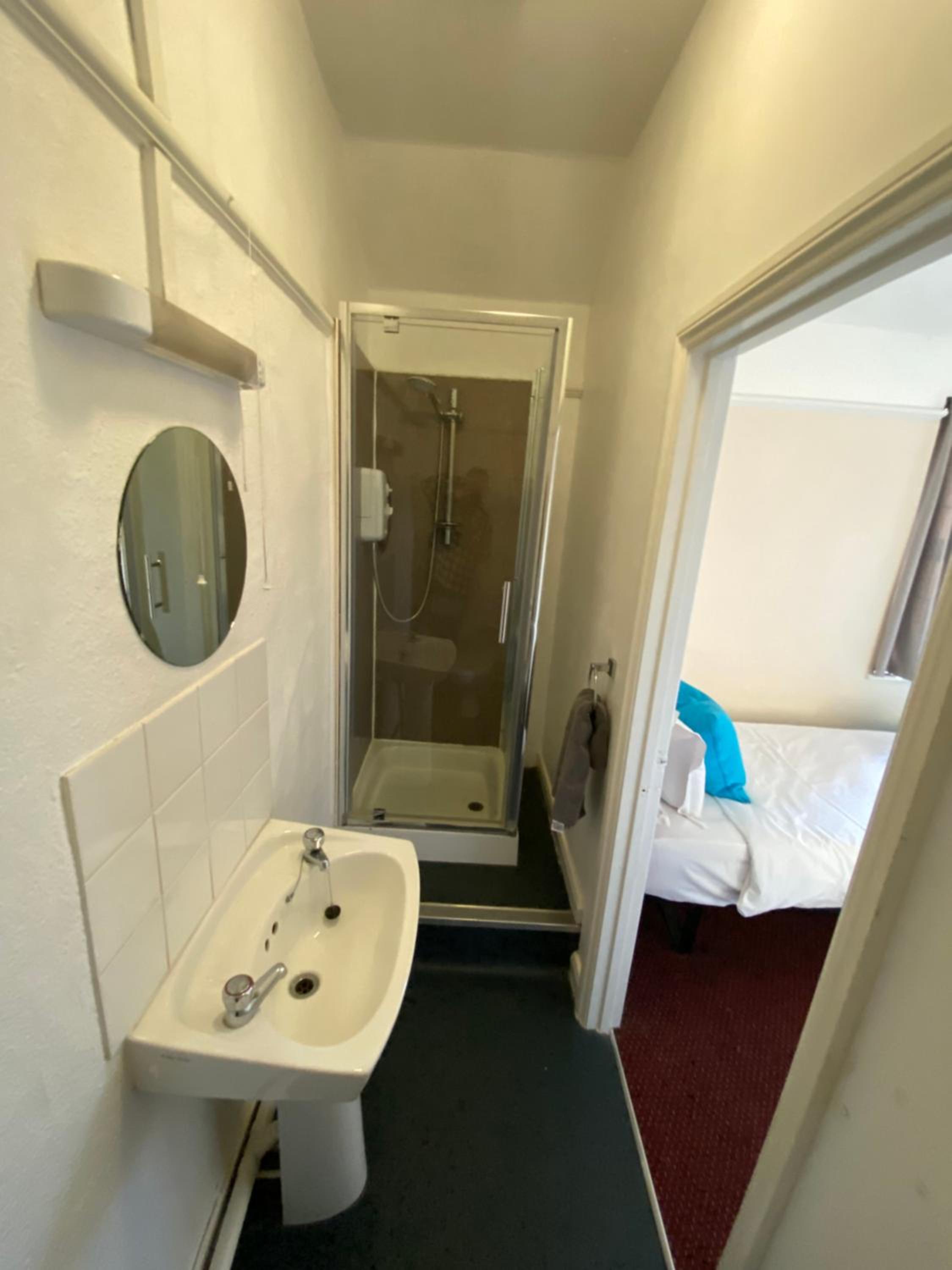 Budget Twin Room photo 3