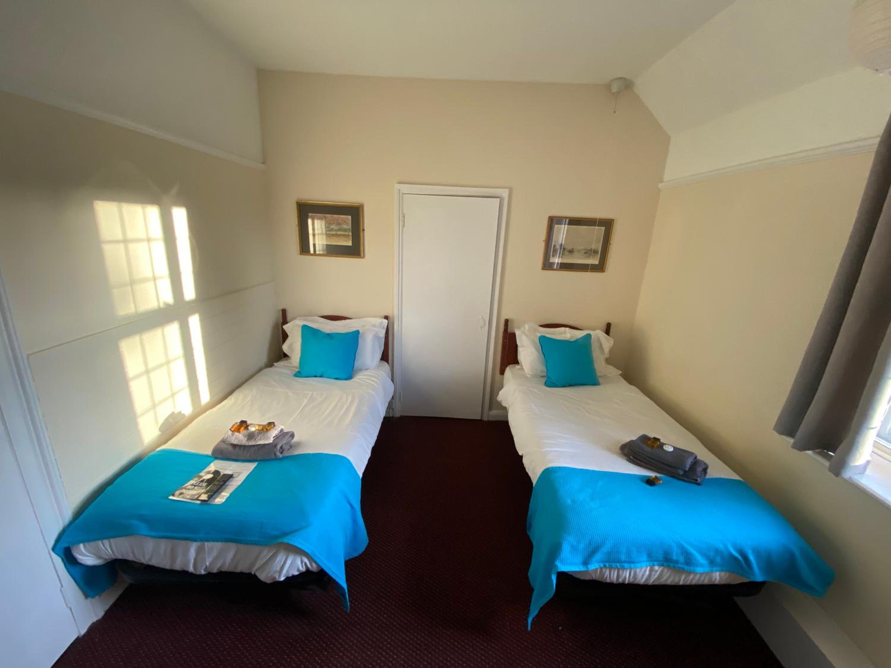 Budget Twin Room photo 2