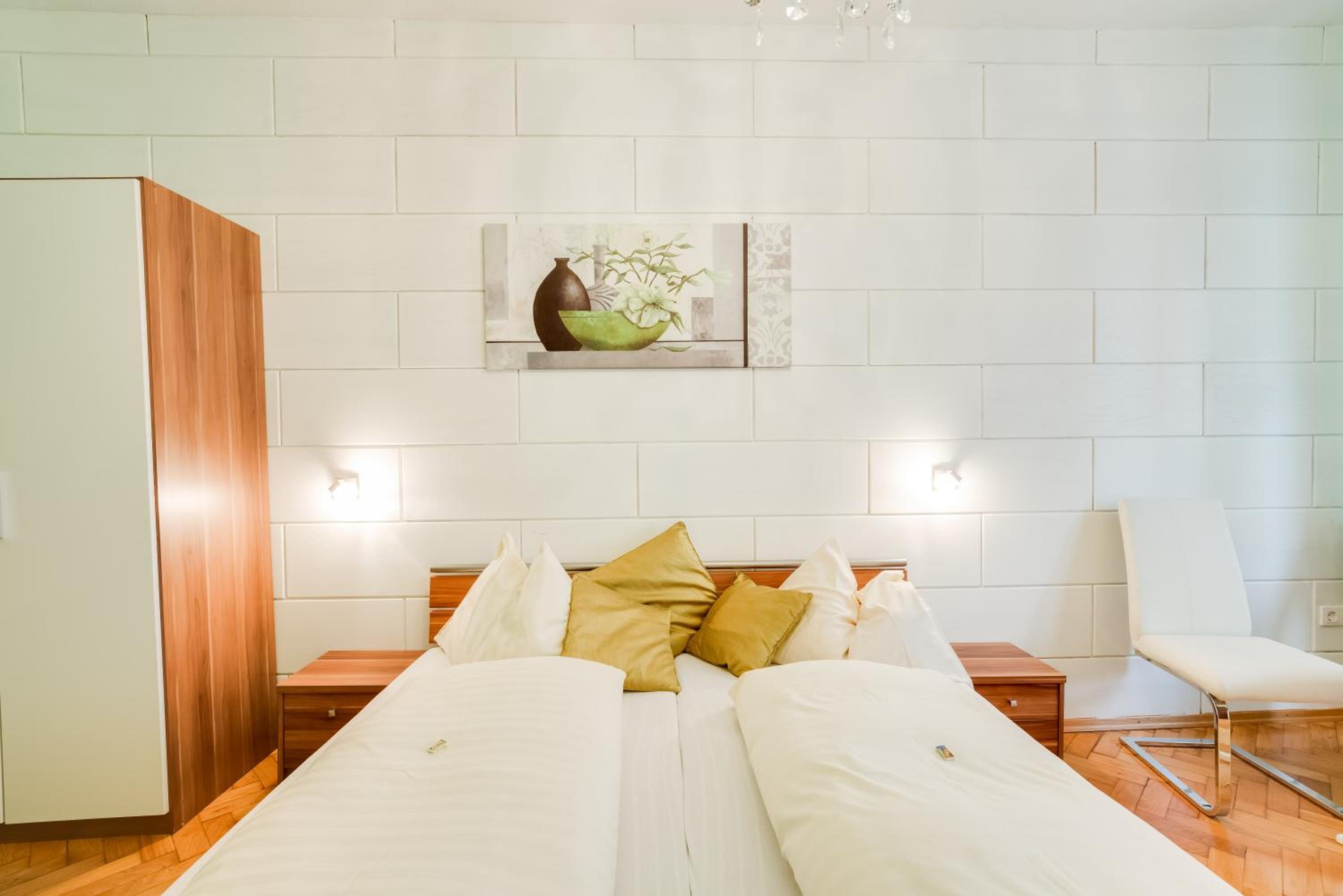 Double Room - Photo 10