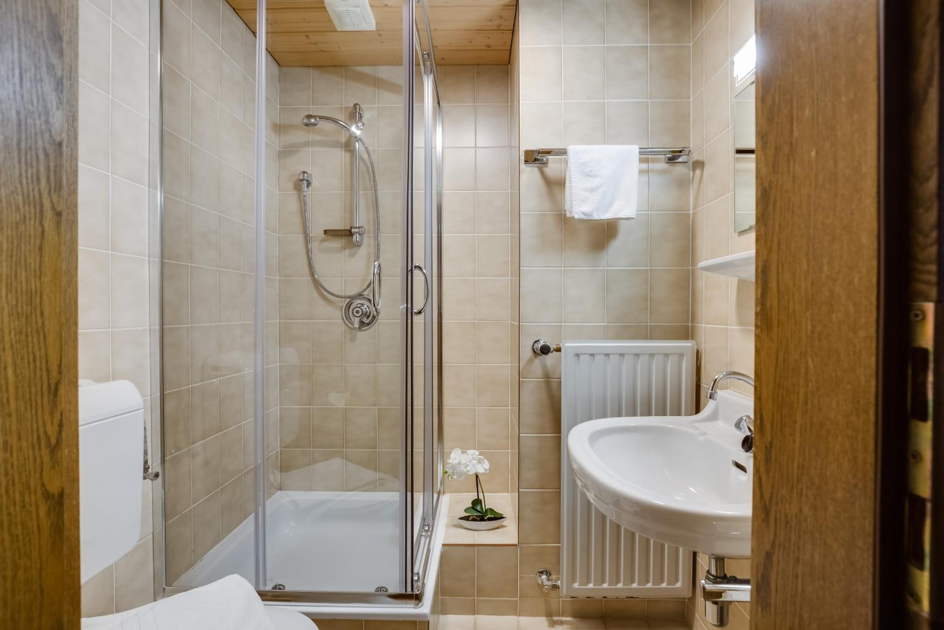 Double Room - Photo 12