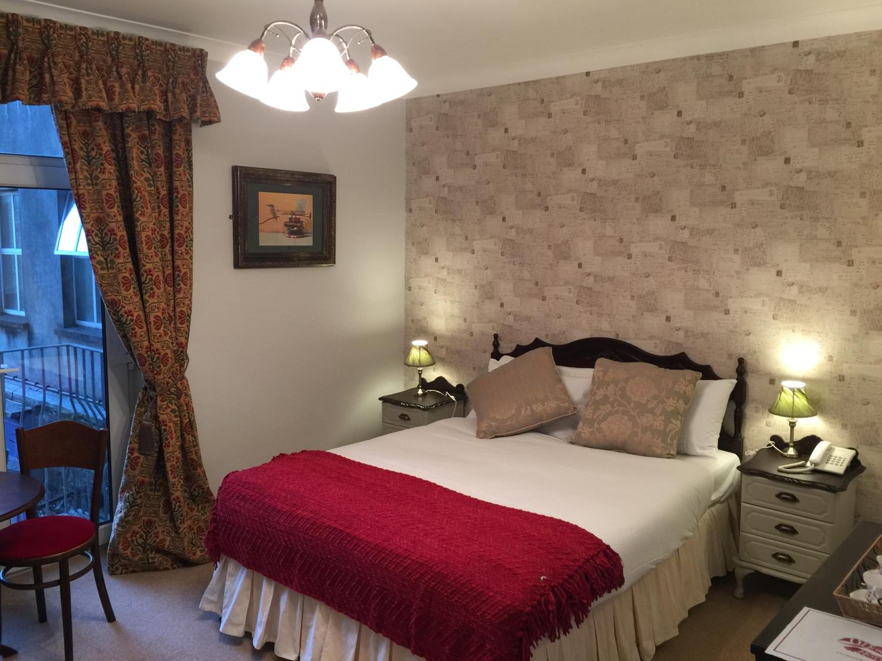 Classic Double Room with Balcony thumbnail 6