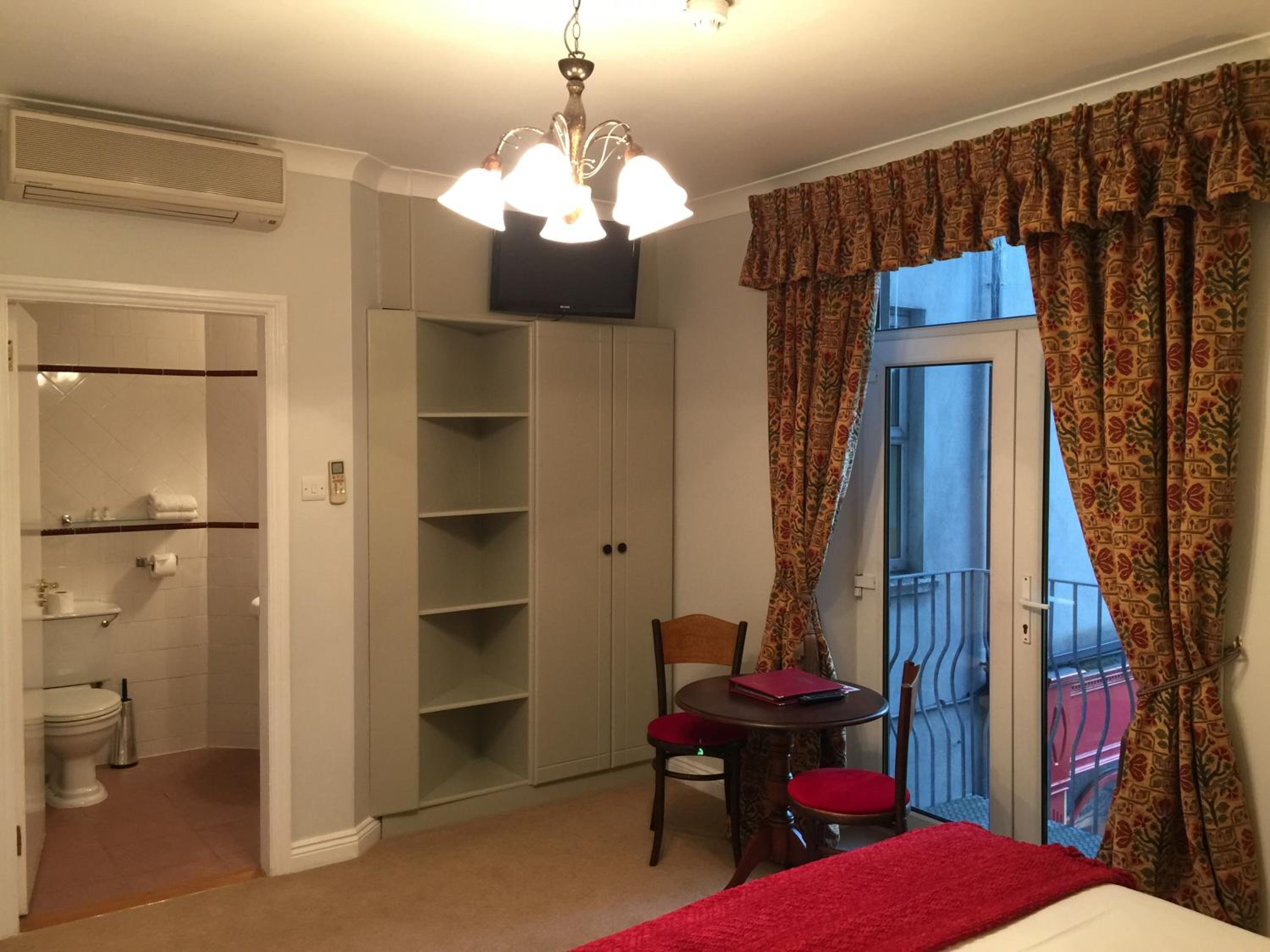 Classic Double Room with Balcony thumbnail 5