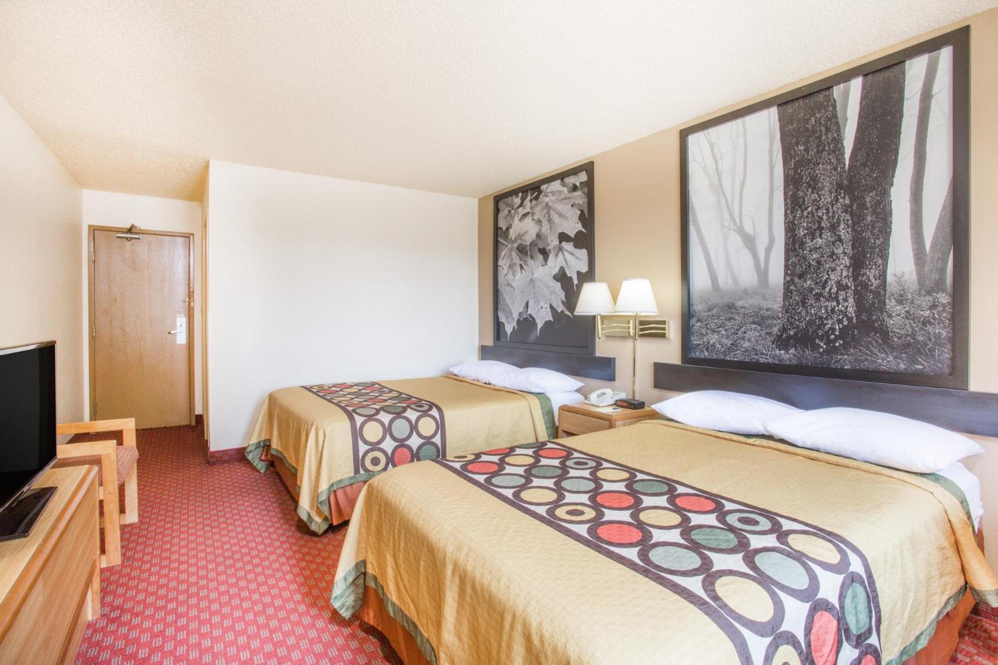 Double Room with Two Double Beds - Smoking photo 3