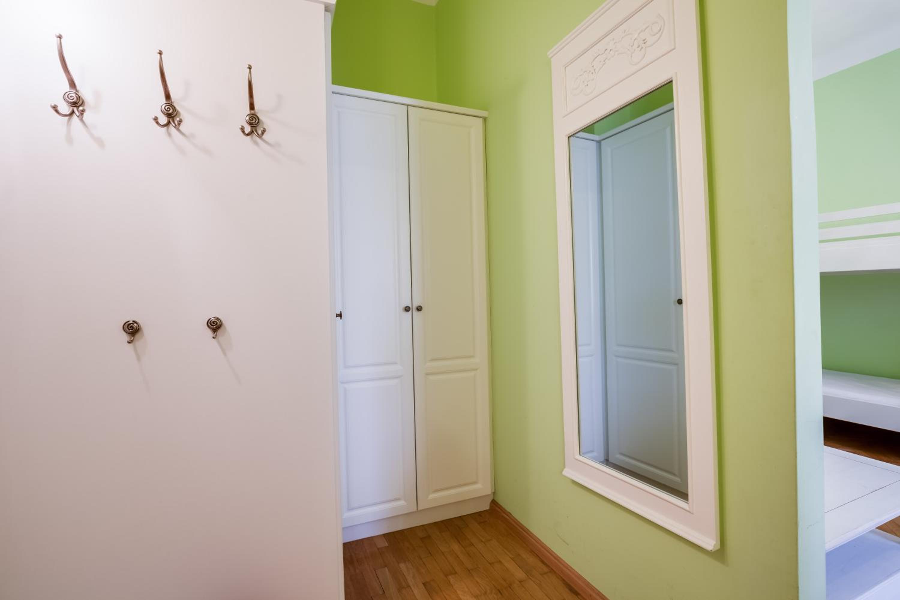 Quadruple Room - Photo 5