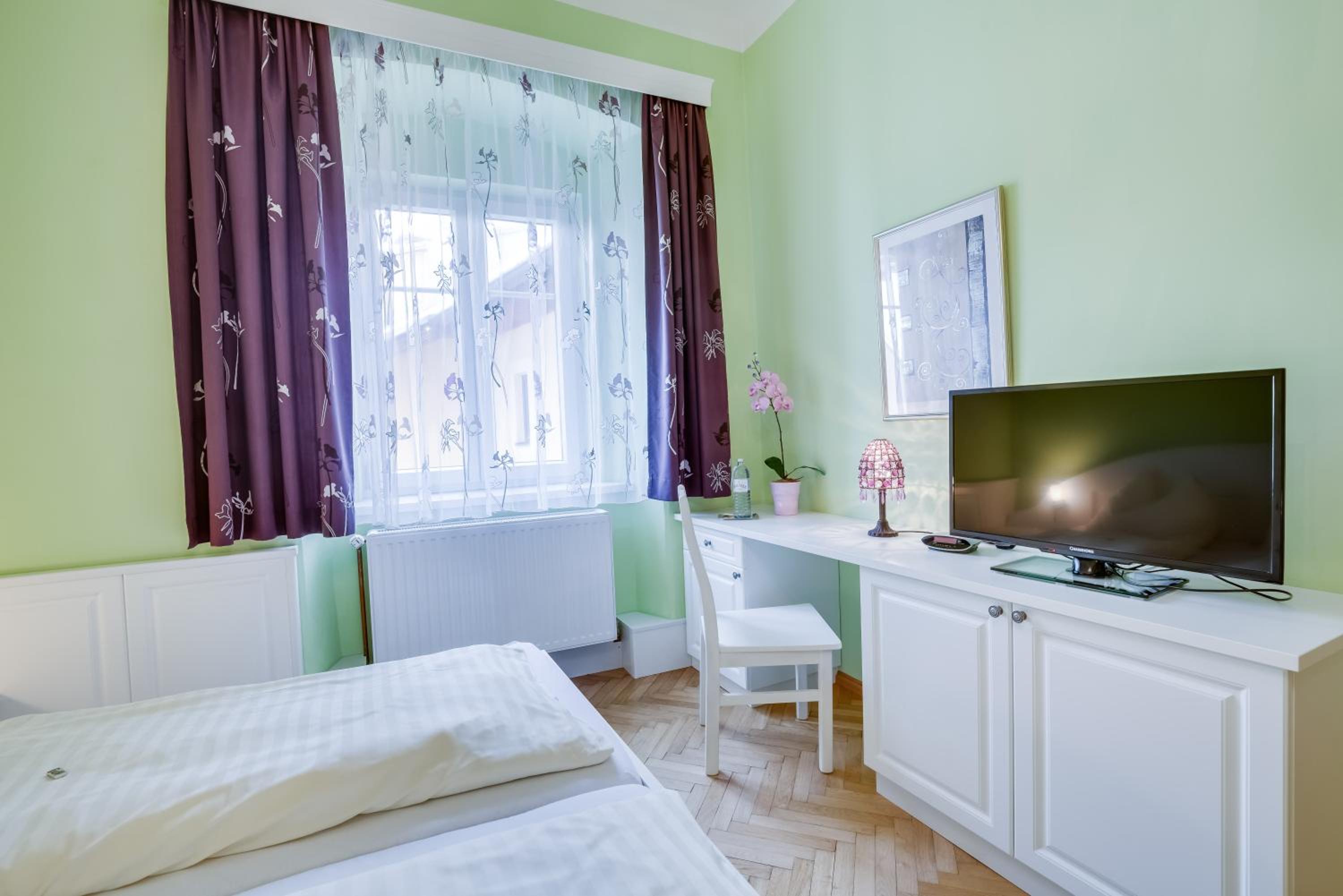Quadruple Room - Photo 2