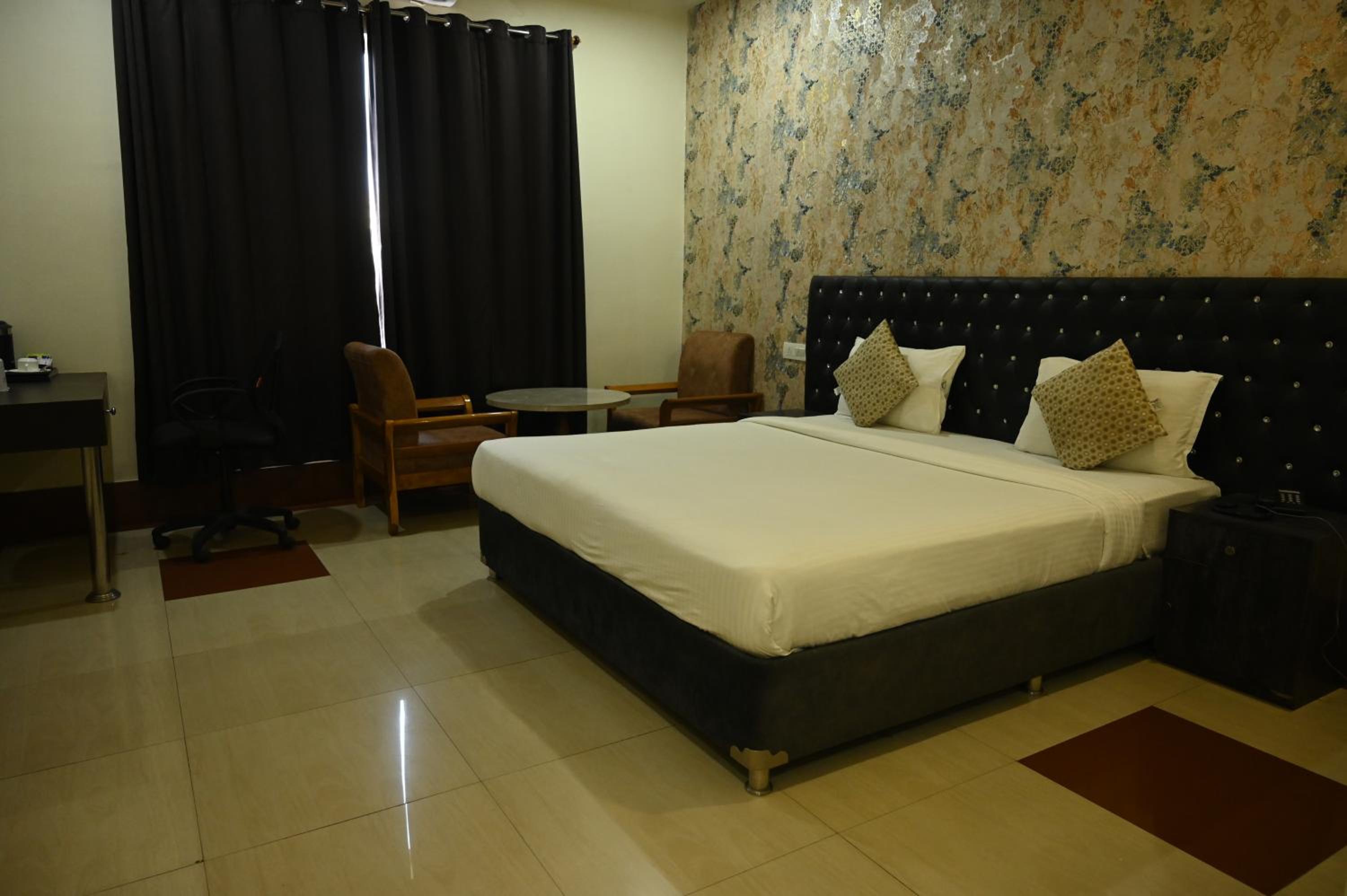 Junior Suite with Garden View photo 3