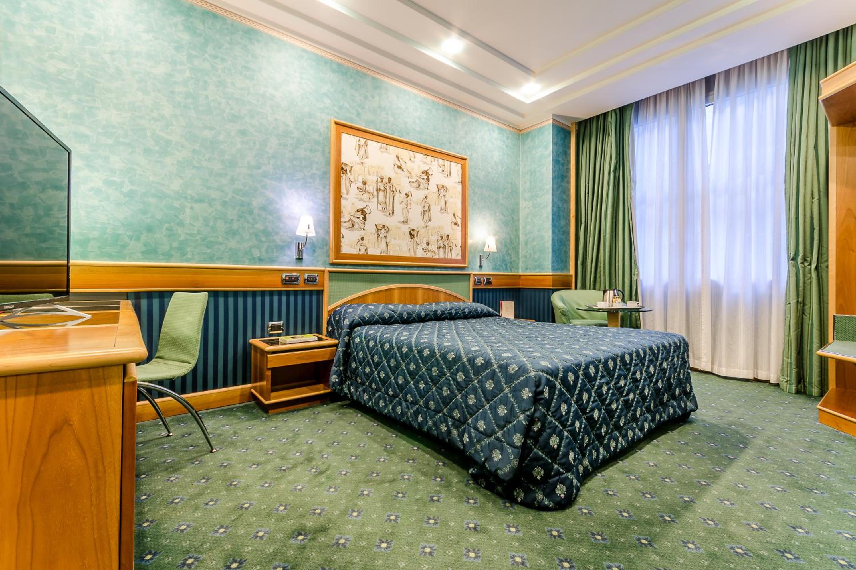 Superior Double Room thumbnail 5