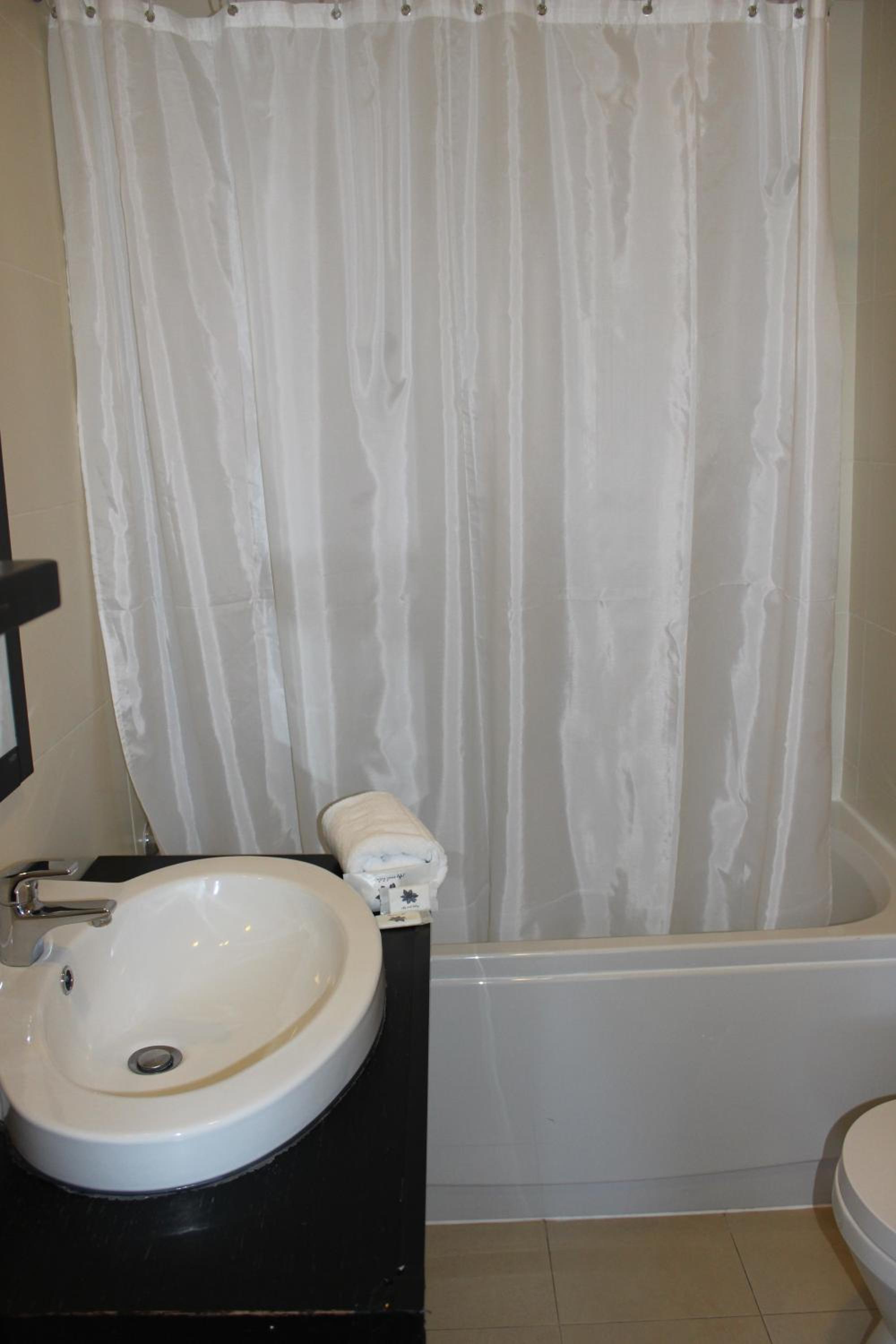 One-Bedroom Apartment - Photo 8