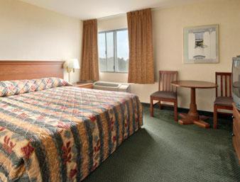 Deluxe King Room - Non-Smoking - Photo 2