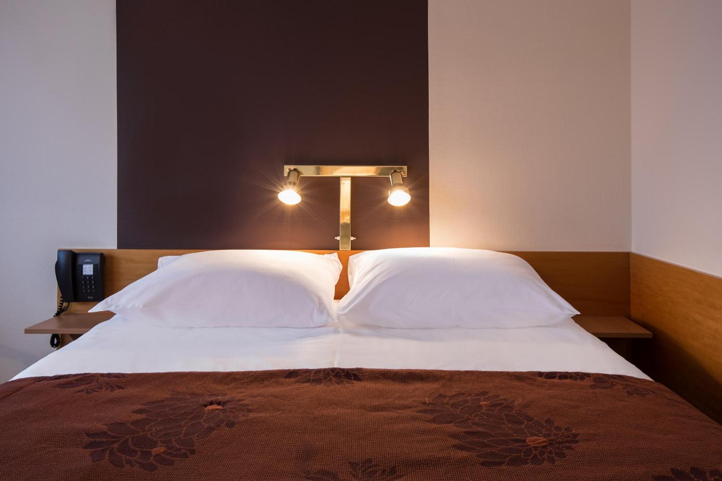 Standard Double Room with Double Bed - Photo 4
