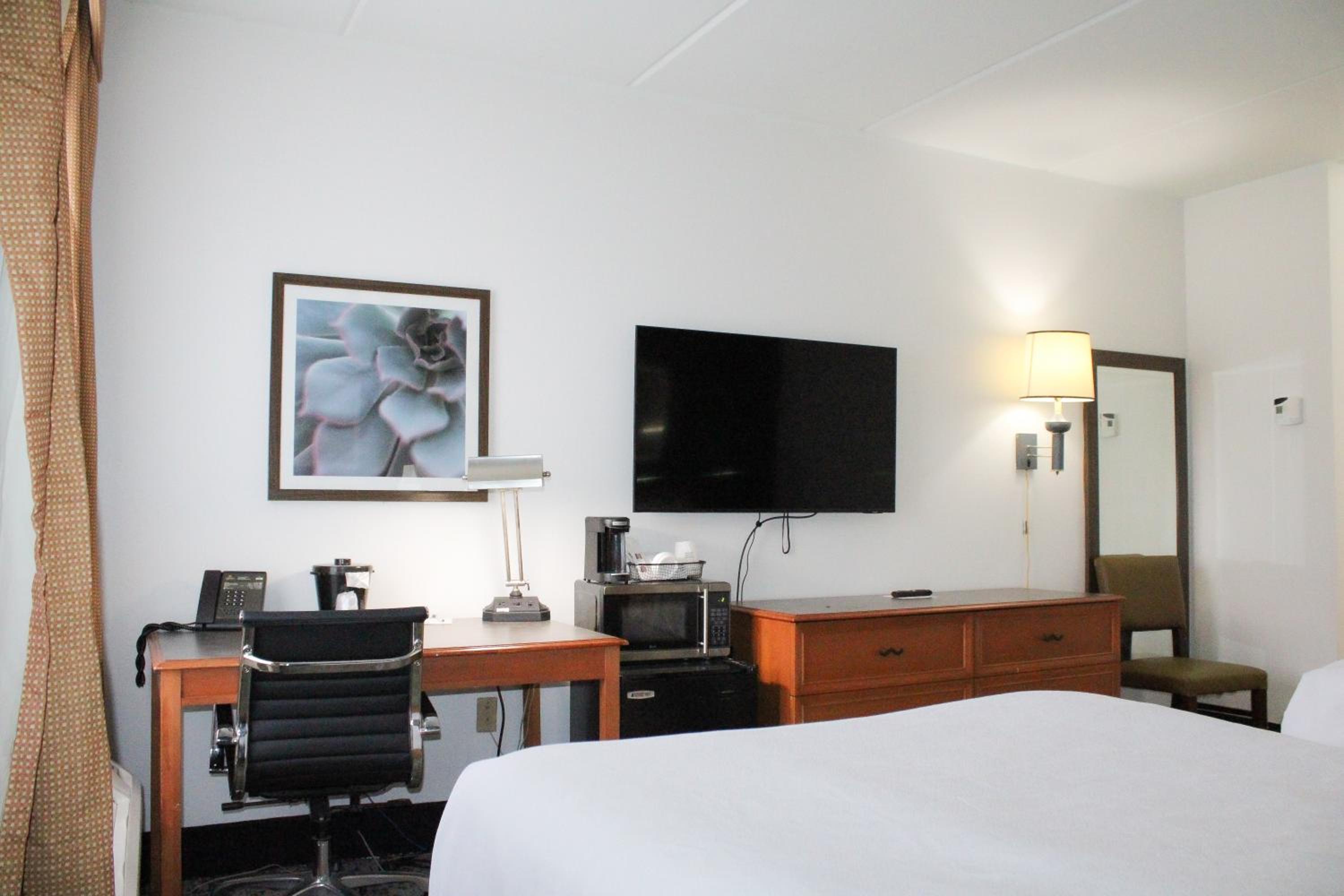 Deluxe Double Room with Two Double Beds - Photo 2