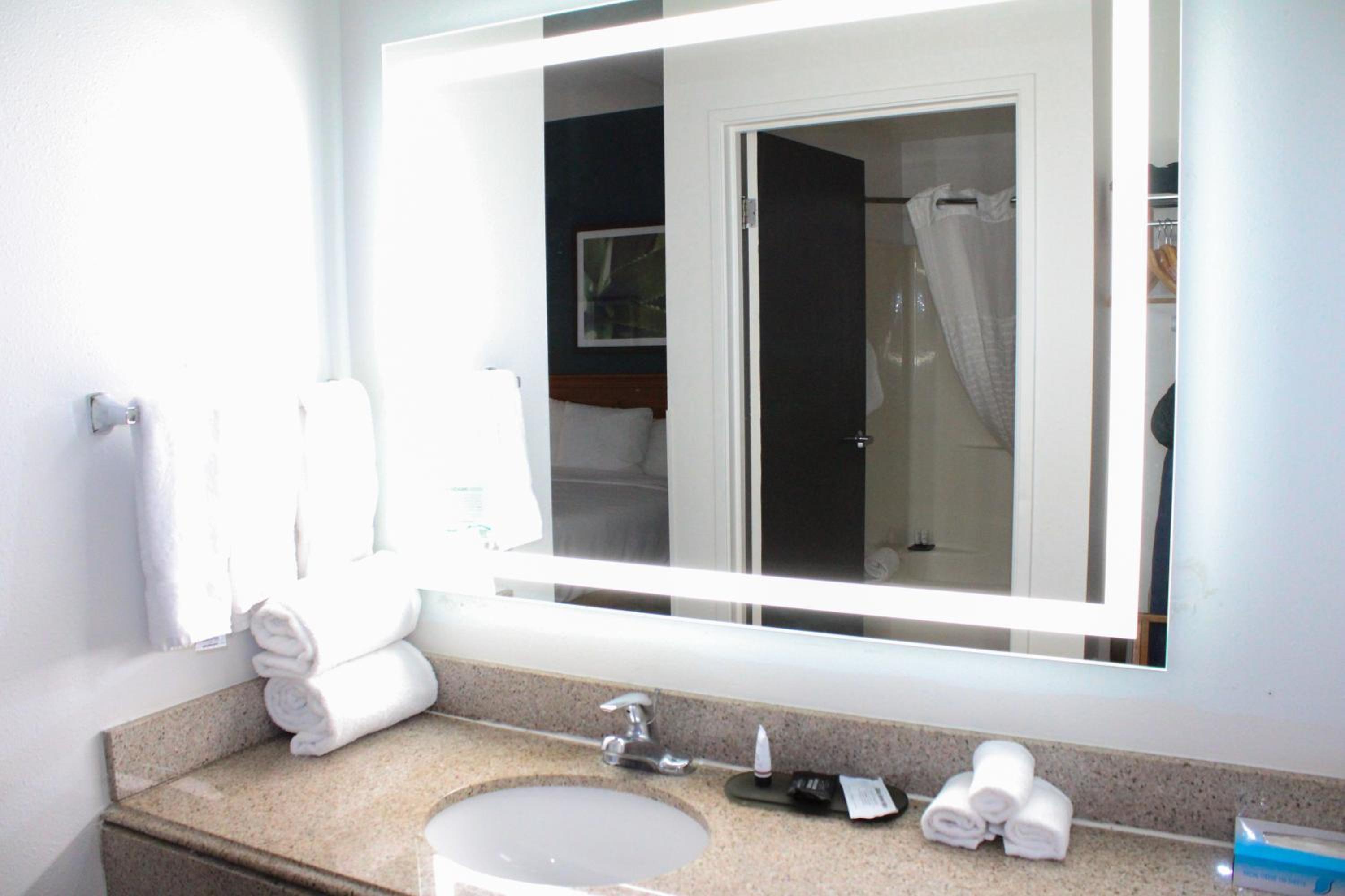 Deluxe Double Room with Two Double Beds - Photo 3