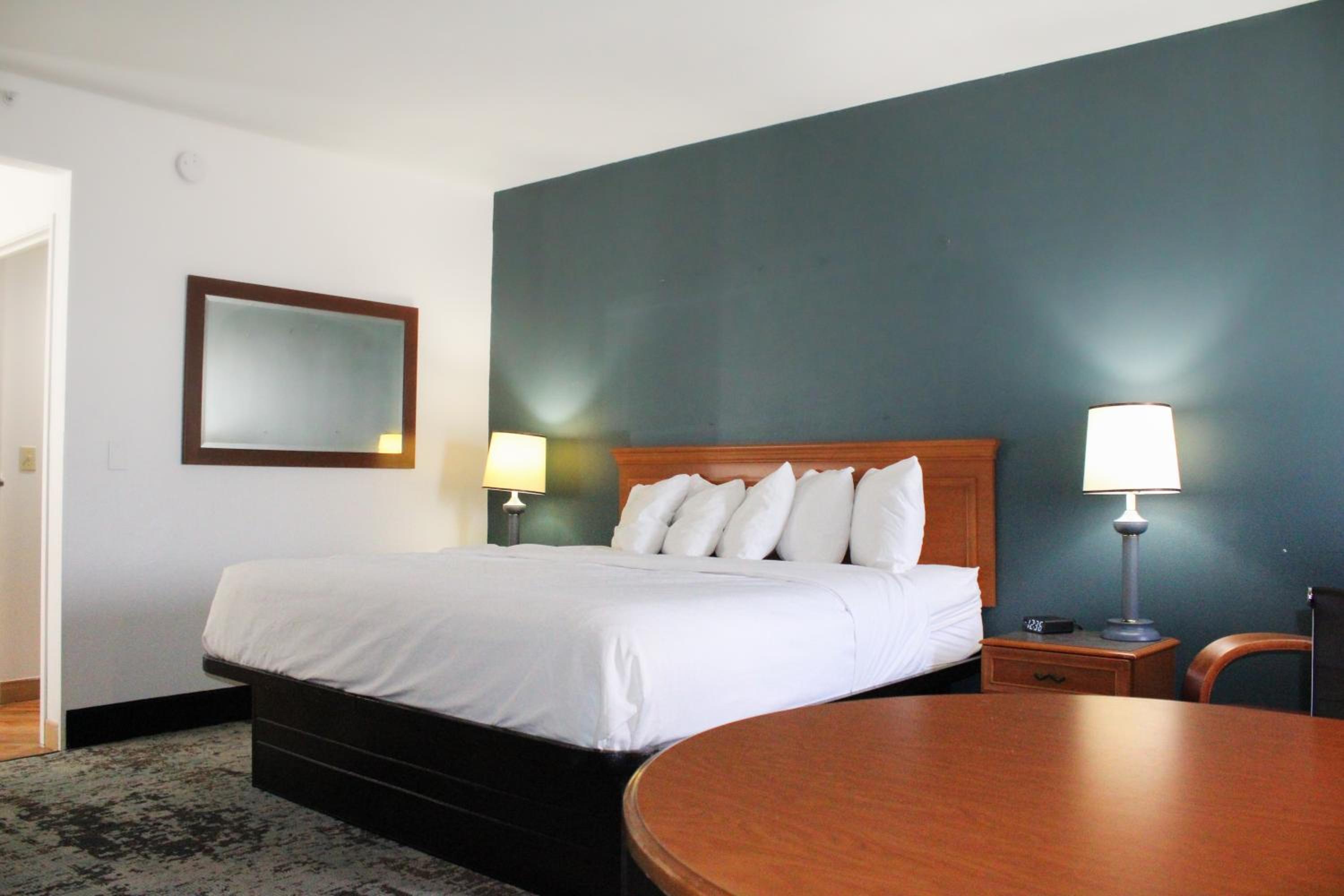 Executive King Room - Photo 2