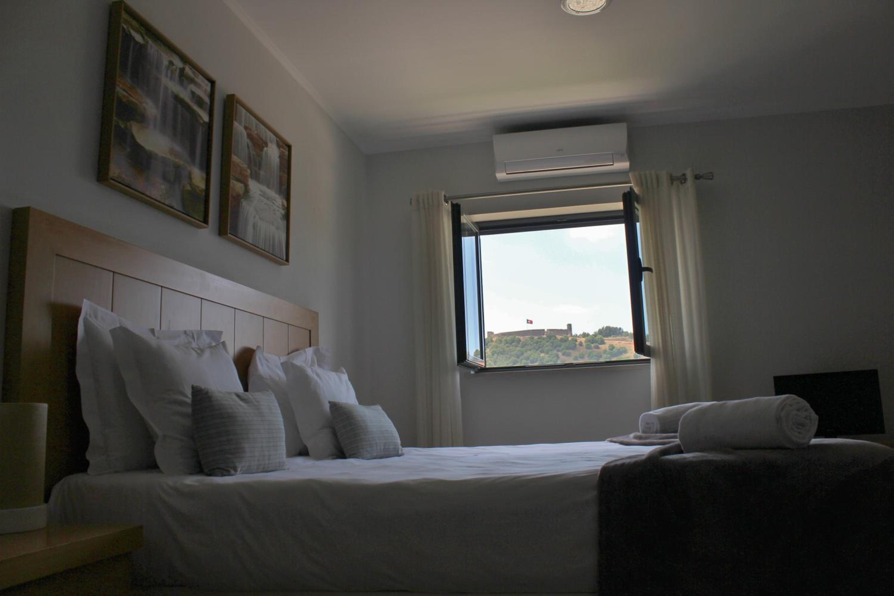 Twin Room with Balcony - Photo 6