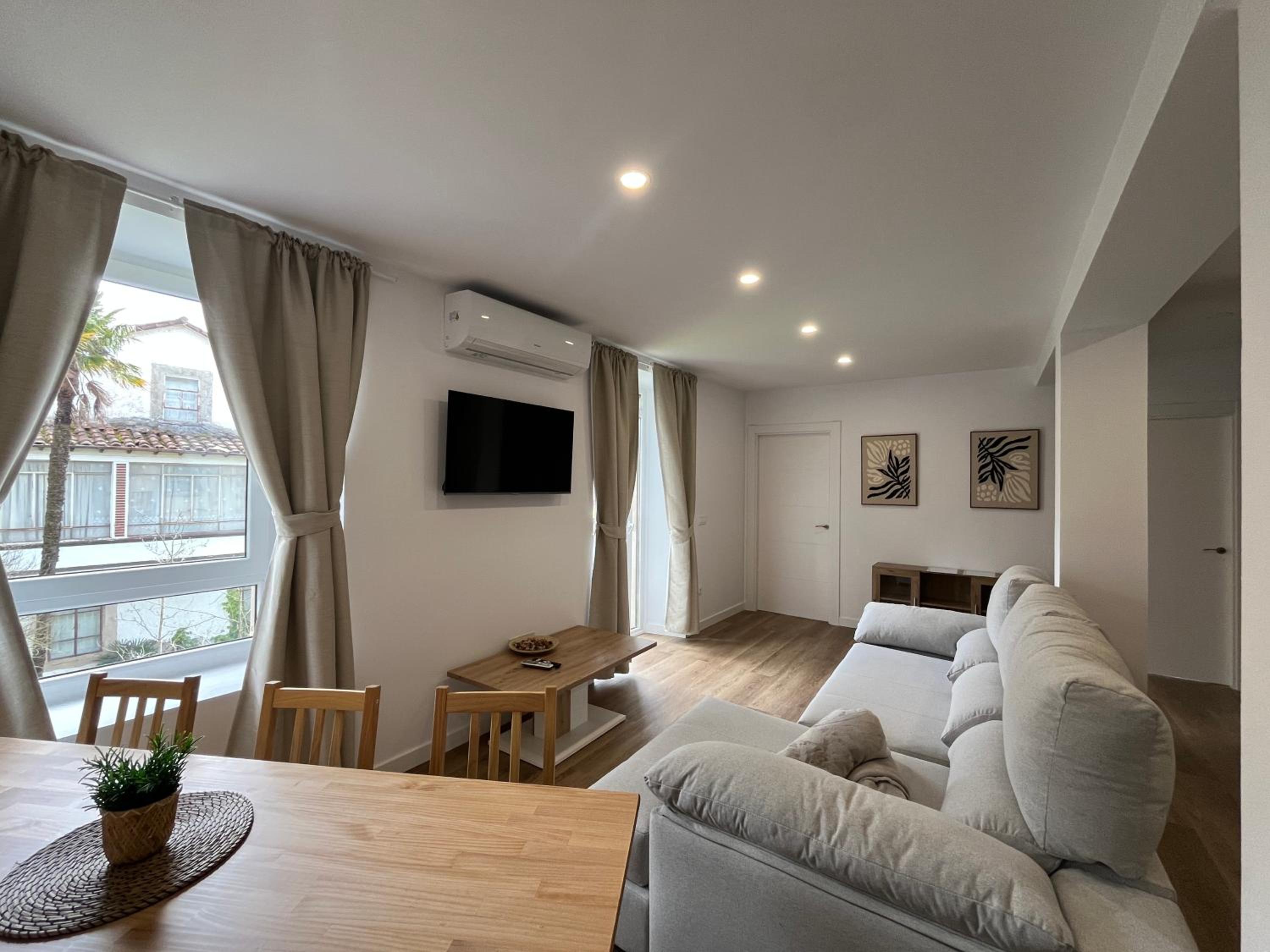 Three-Bedroom Deluxe Apartment photo 2