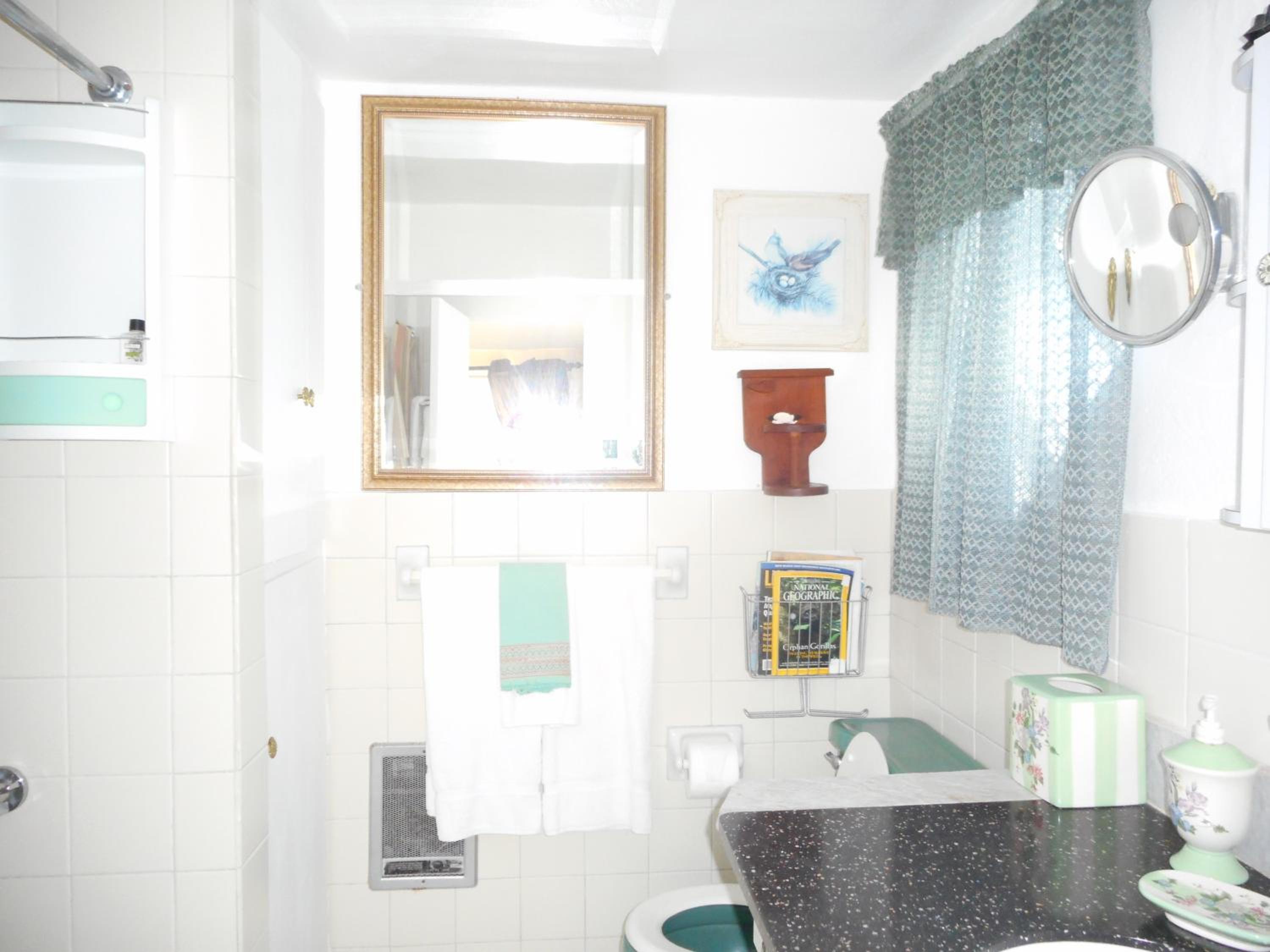 Single Room with Bathroom photo 2