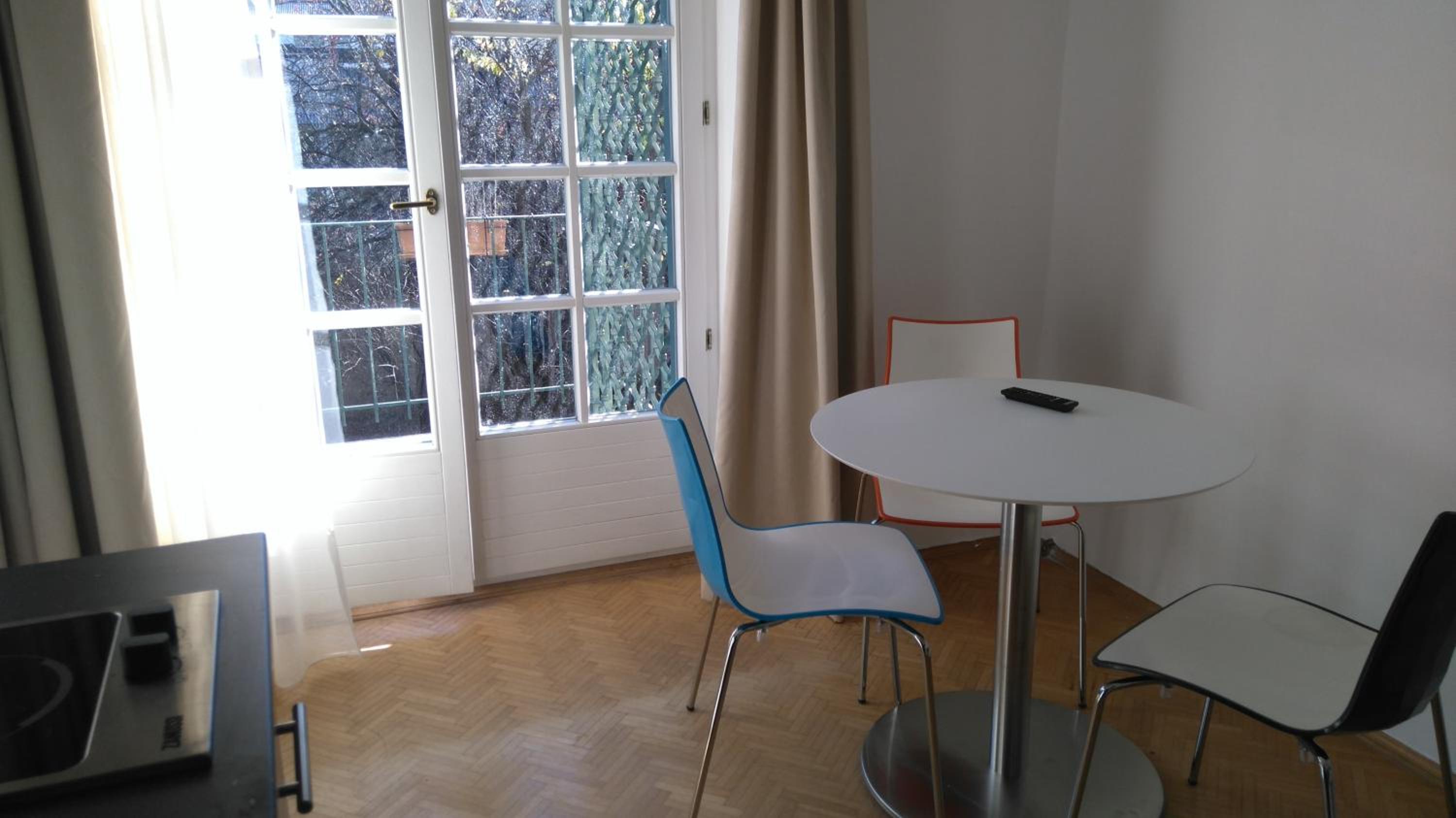 Apartment with Balcony - Photo 9