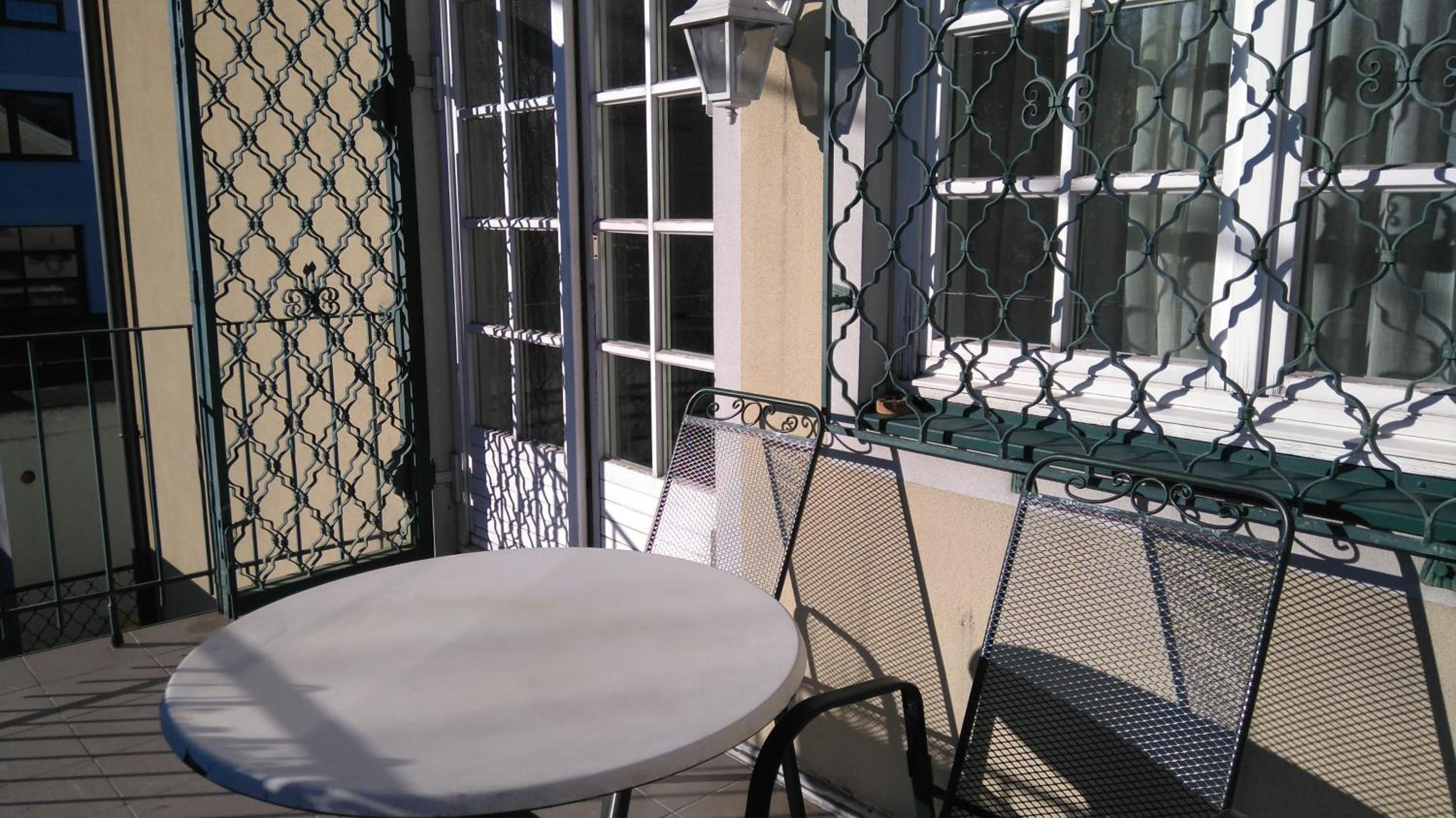 Apartment with Balcony - Photo 10