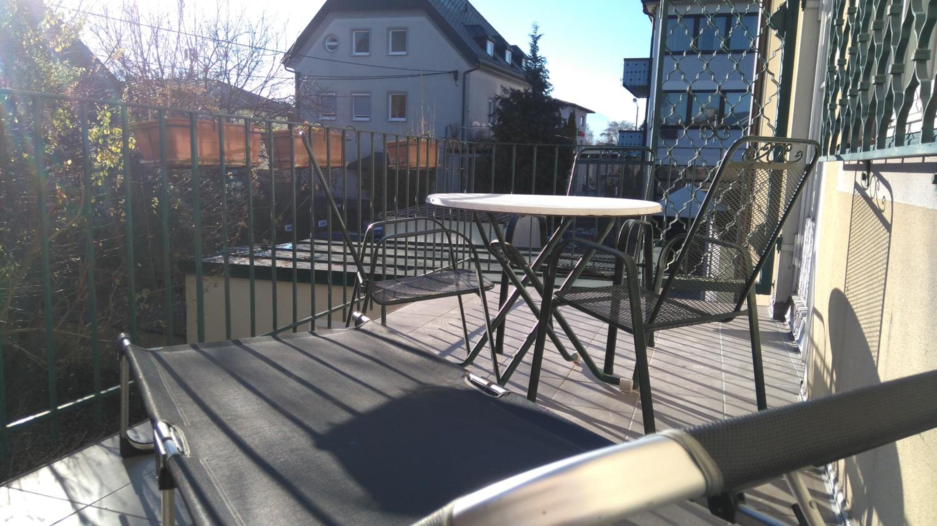 Apartment with Balcony - Photo 3