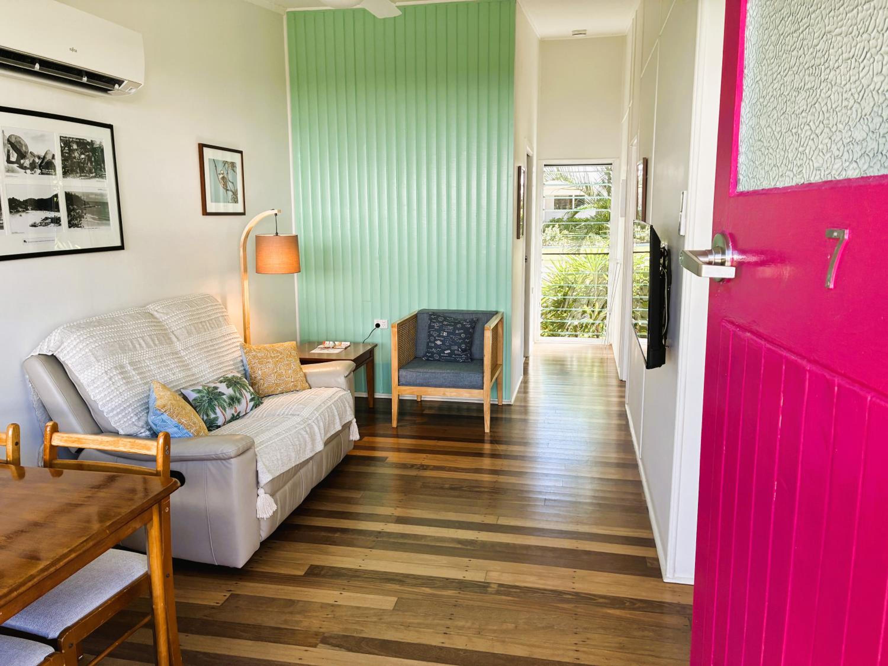 One-Bedroom Apartment photo 3