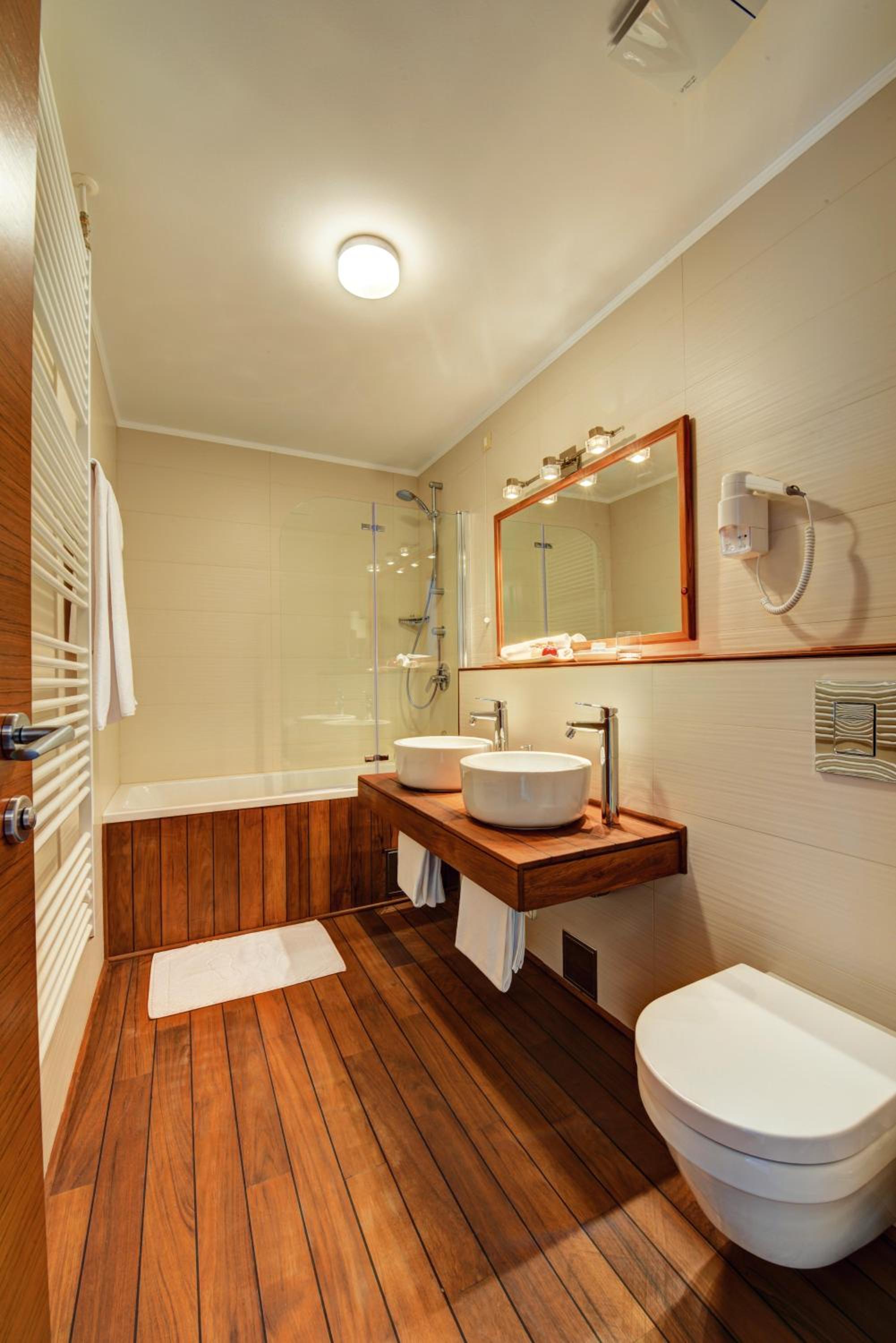Double Room with Balcony - Photo 2