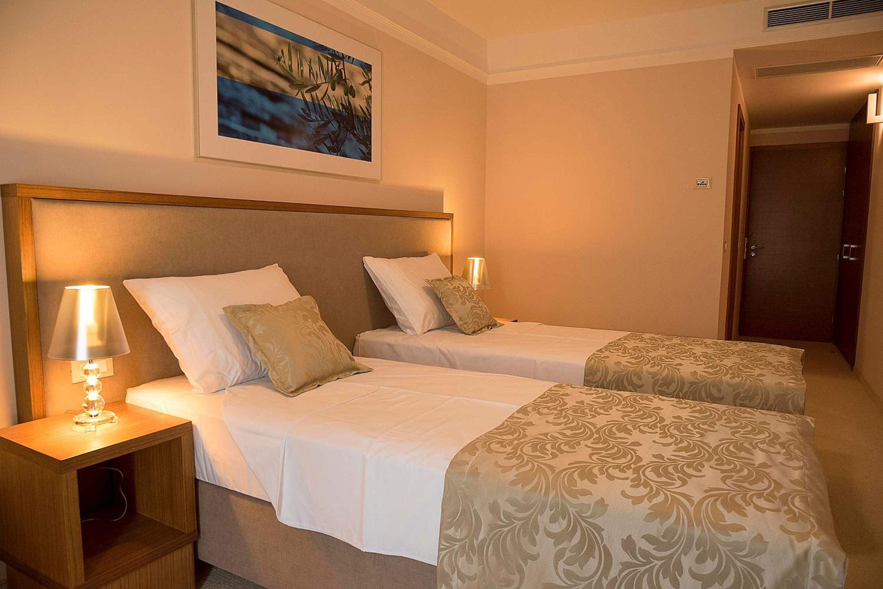 Double Room with Balcony - Photo 6