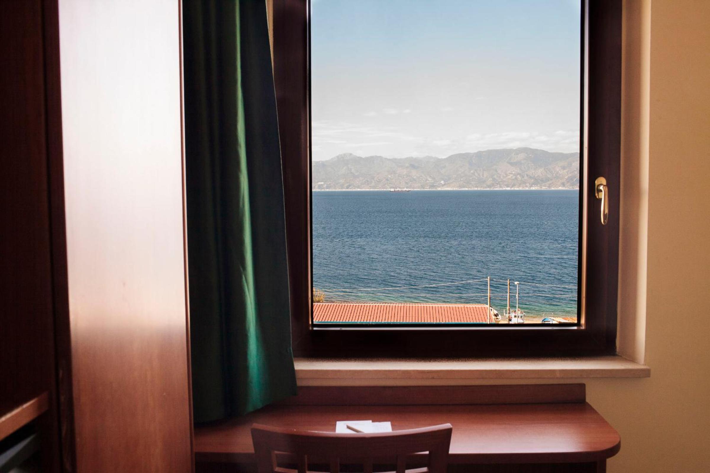 Double Room with Sea View - Photo 5