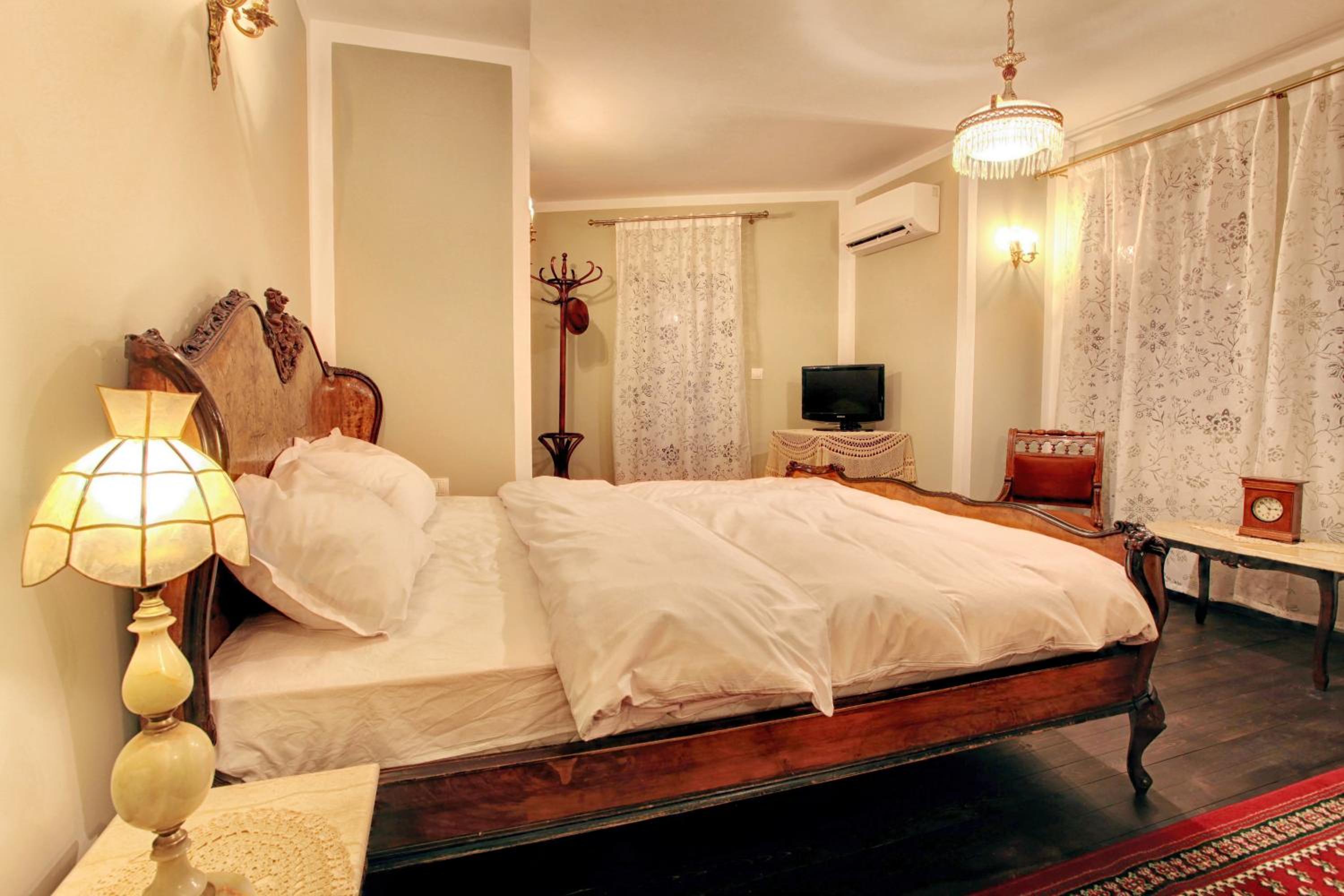 Deluxe Double Room - Photo 12
