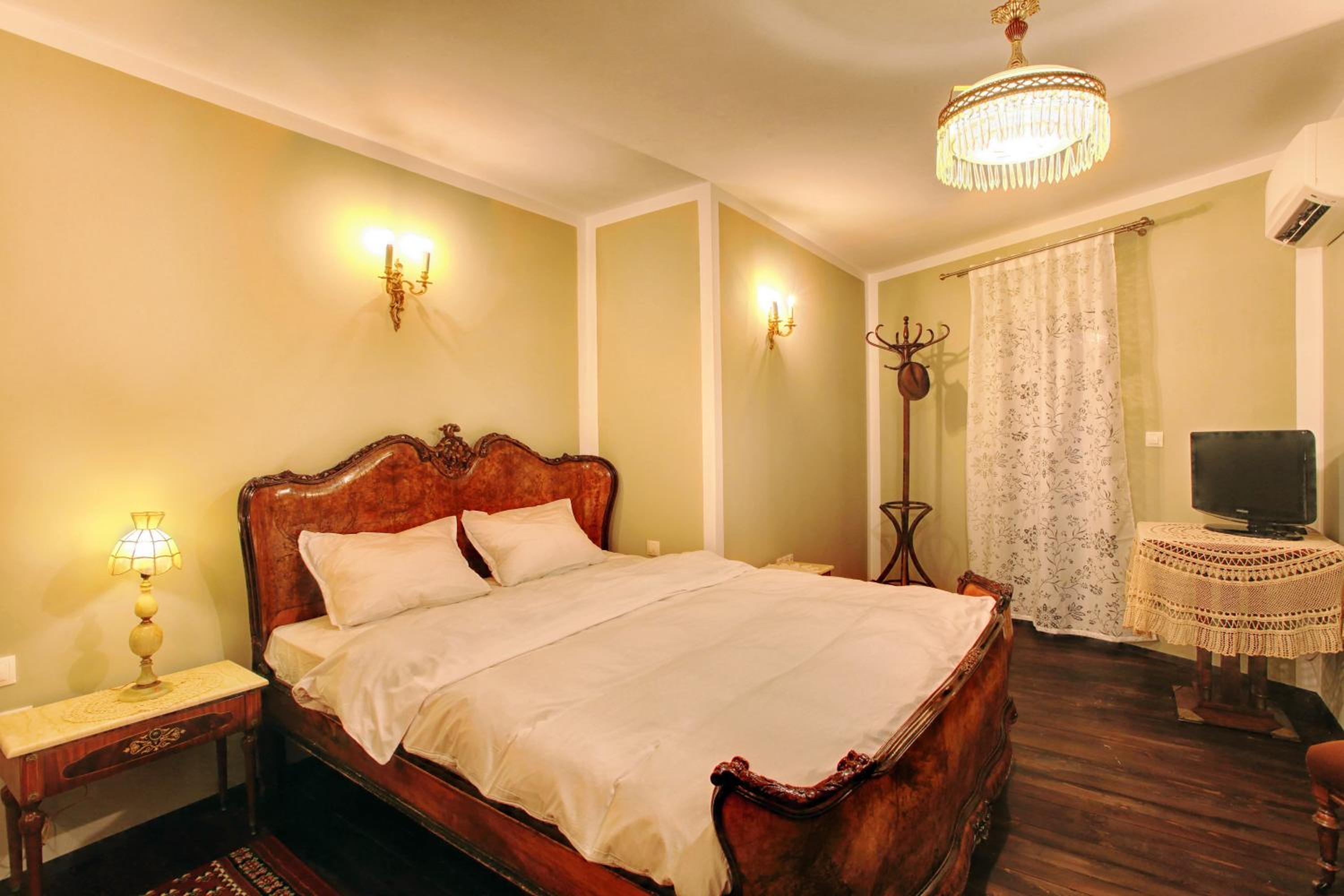 Deluxe Double Room - Photo 9