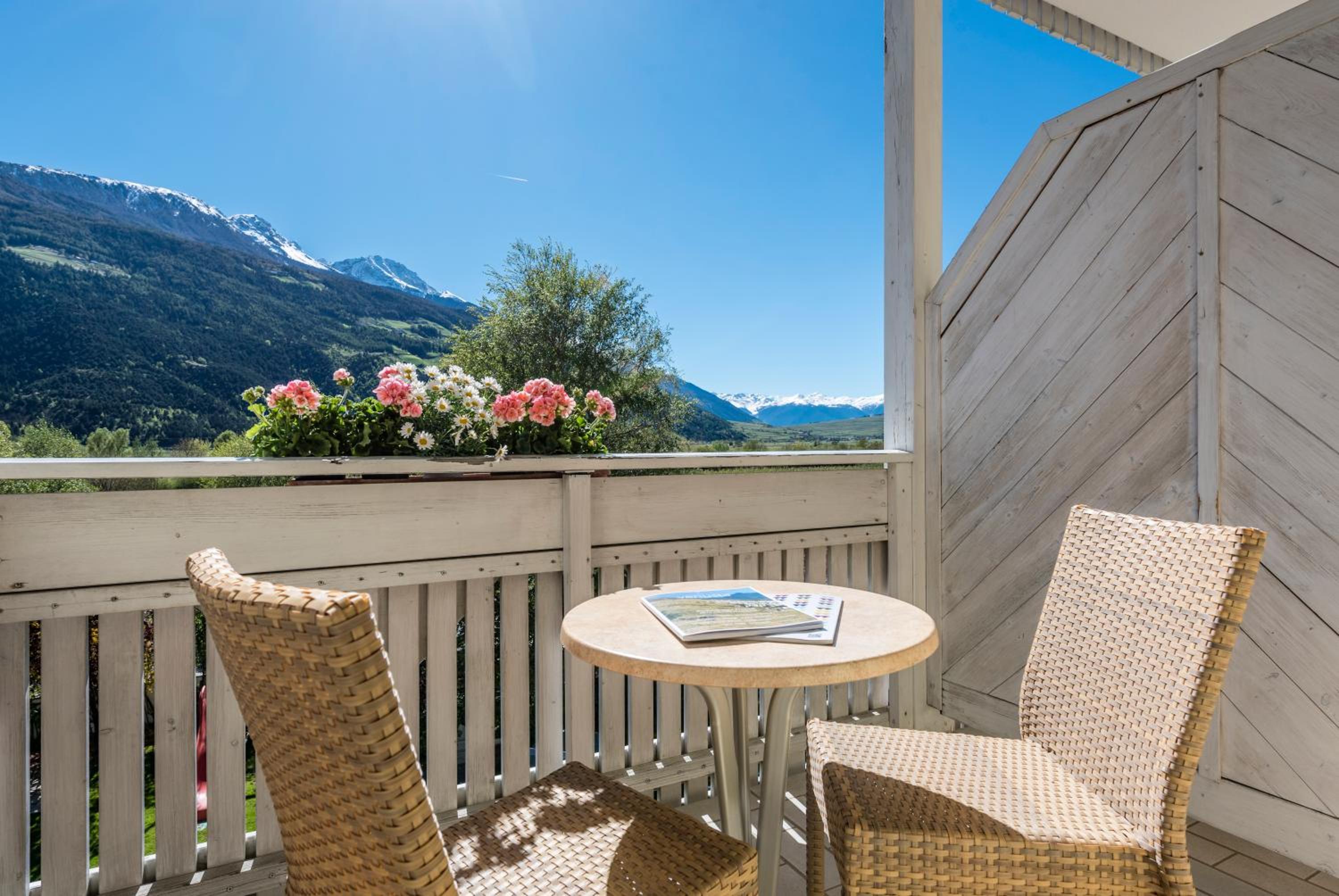 Classic Double Room with Balcony - Photo 5