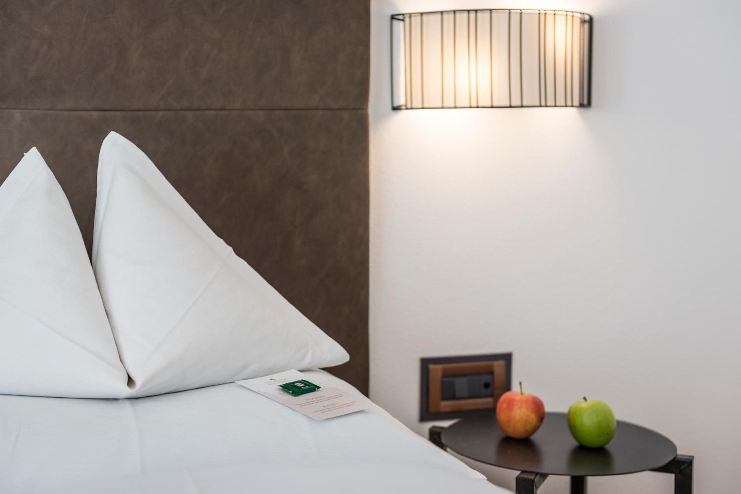 Classic Double Room with Balcony - Photo 1