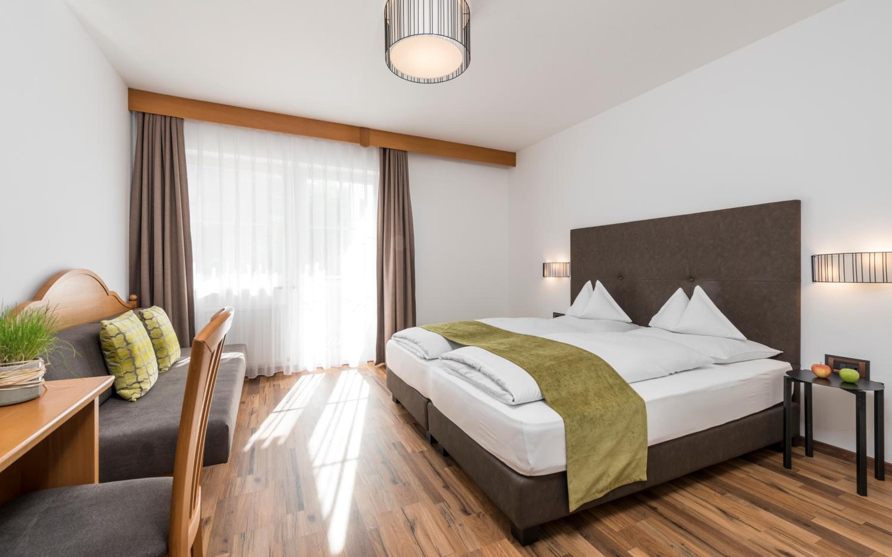 Classic Double Room with Balcony - Photo 6