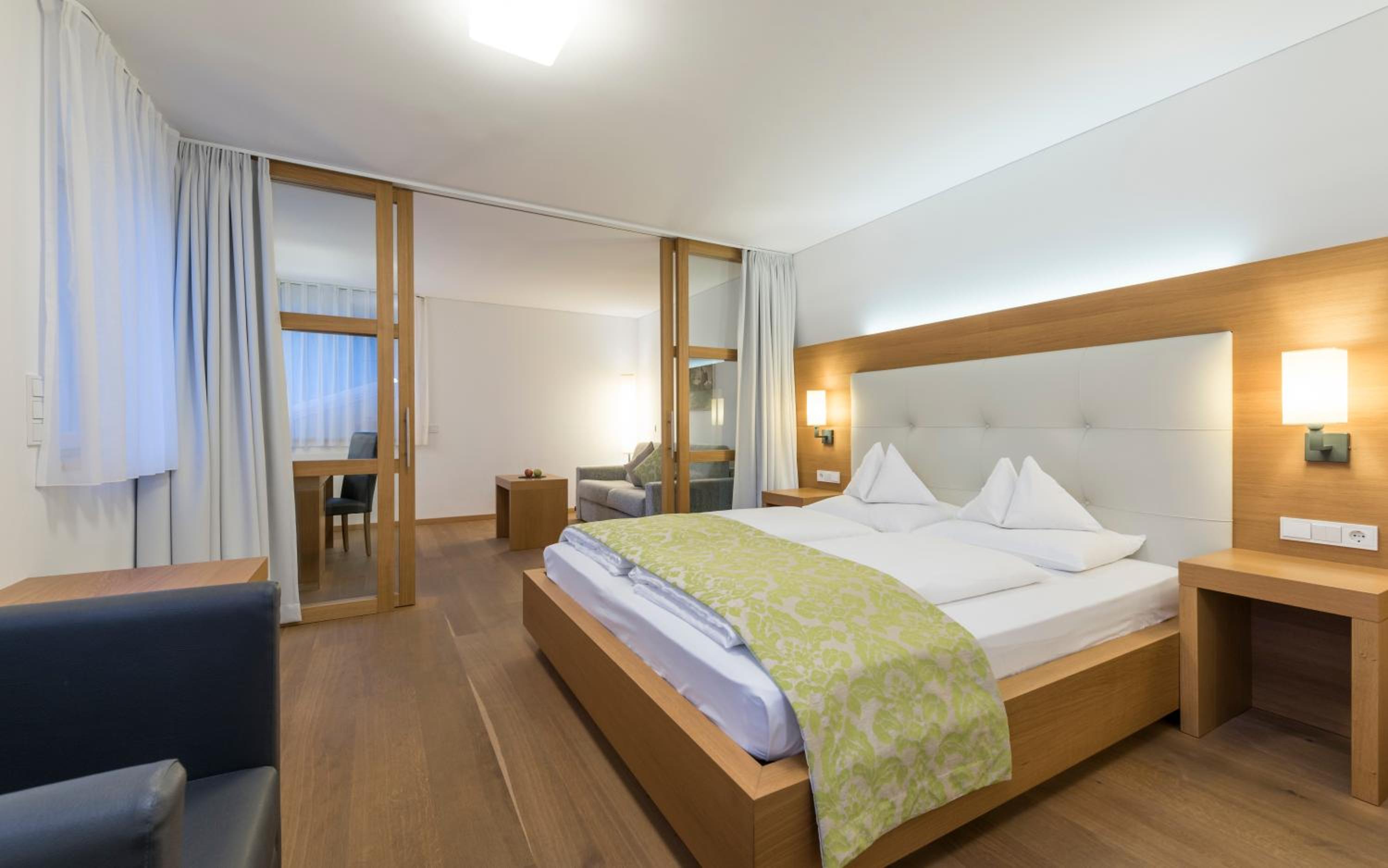 Suite - Photo 1