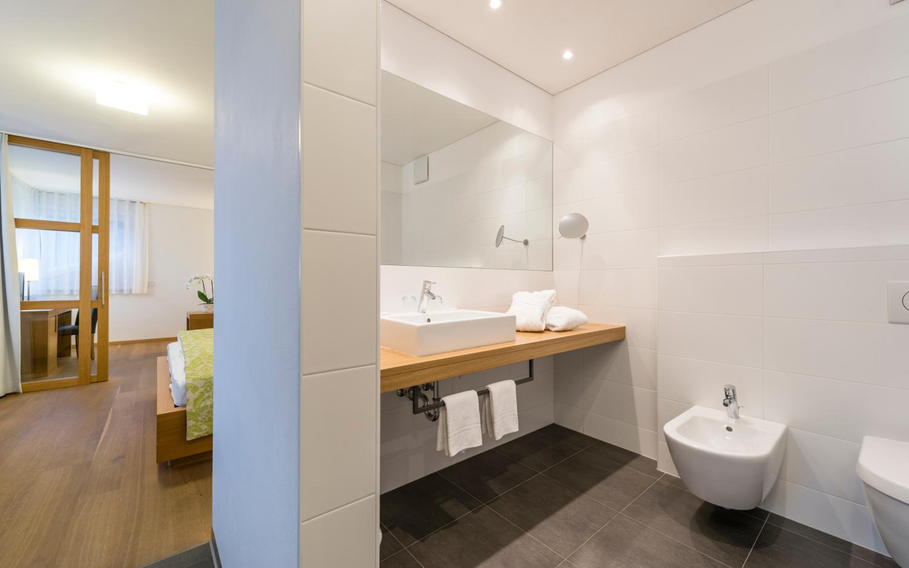 Suite - Photo 3