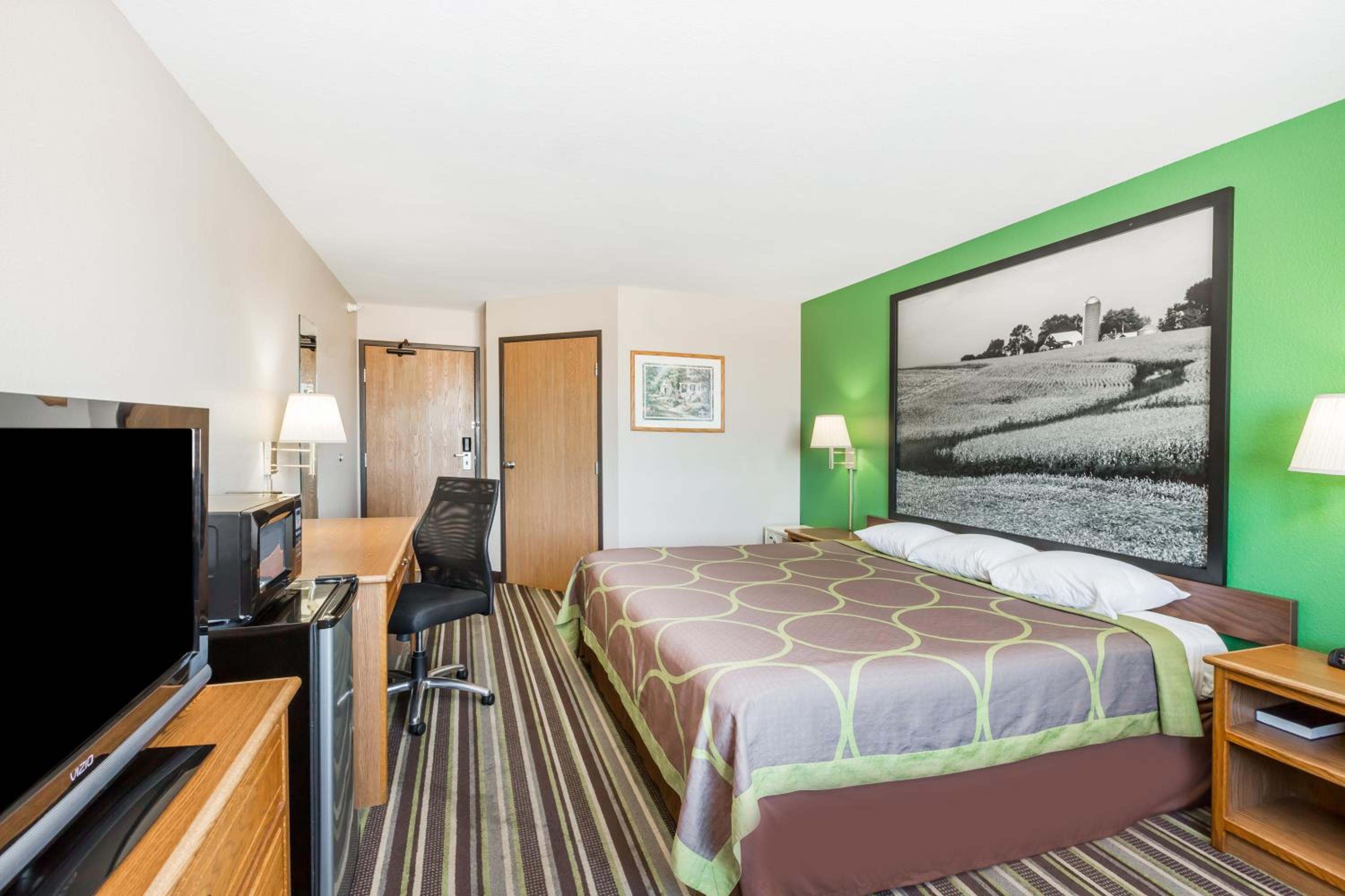 King Room - Non-Smoking - Photo 5