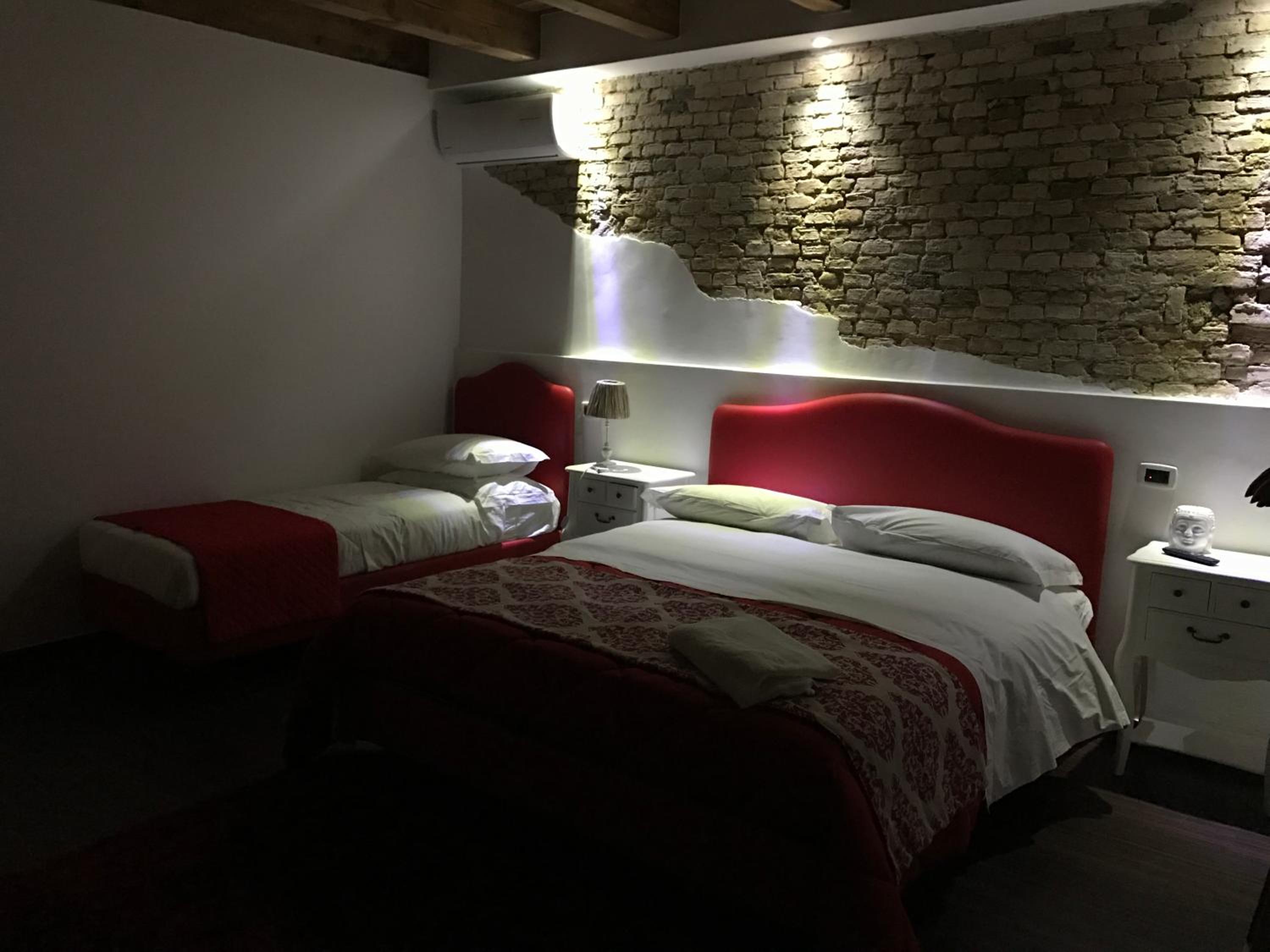Basic Triple Room - Photo 17