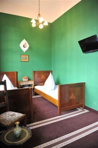 Economy Twin Room - Photo 1