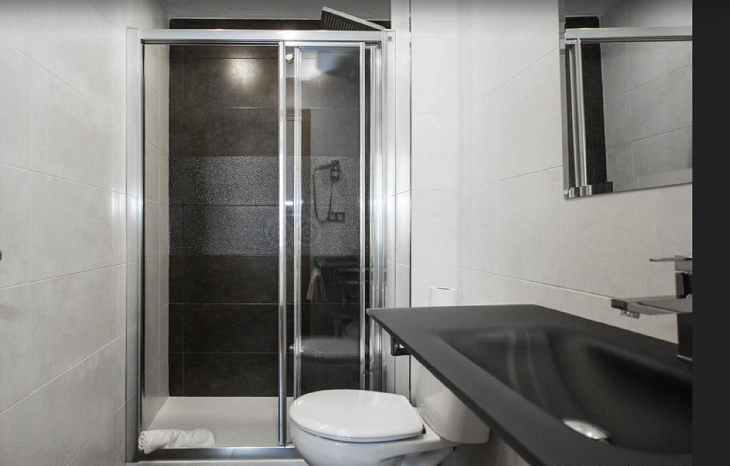 Double or Twin Room - Photo 7