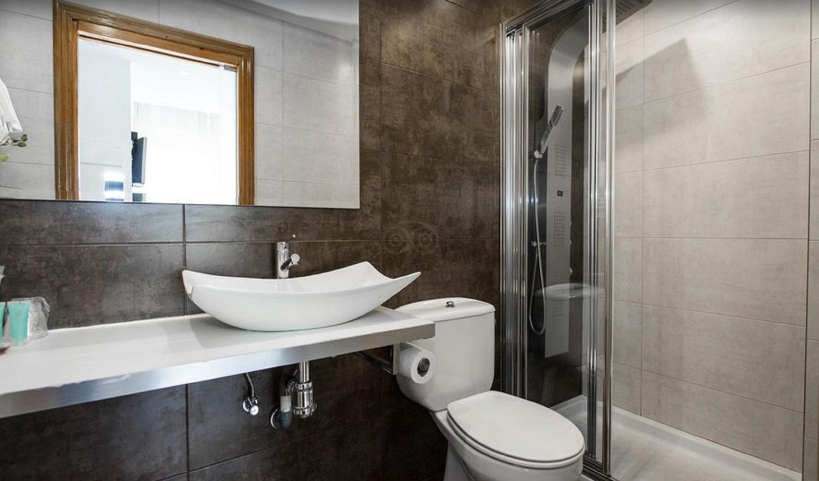 Double or Twin Room - Photo 24