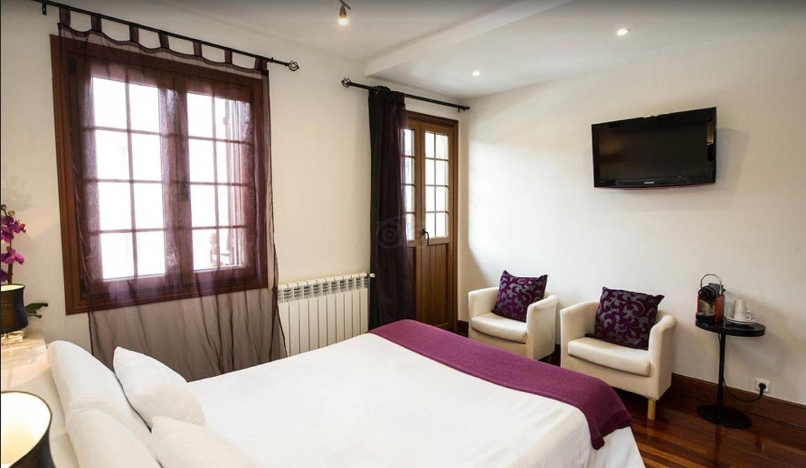Double Room with Spa Bath photo 2