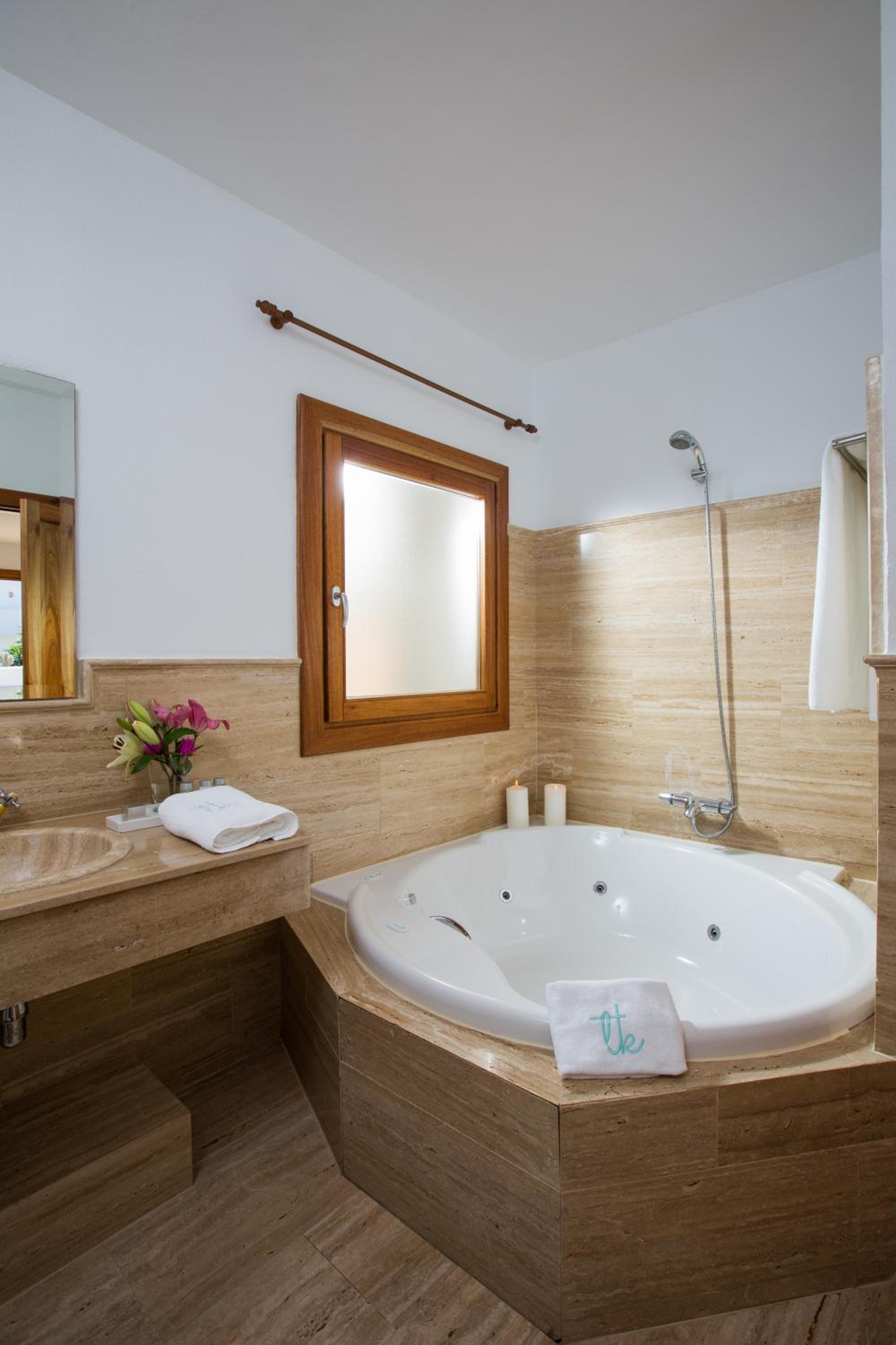 Suite with Sea View and  Hydromassage Bath photo 3