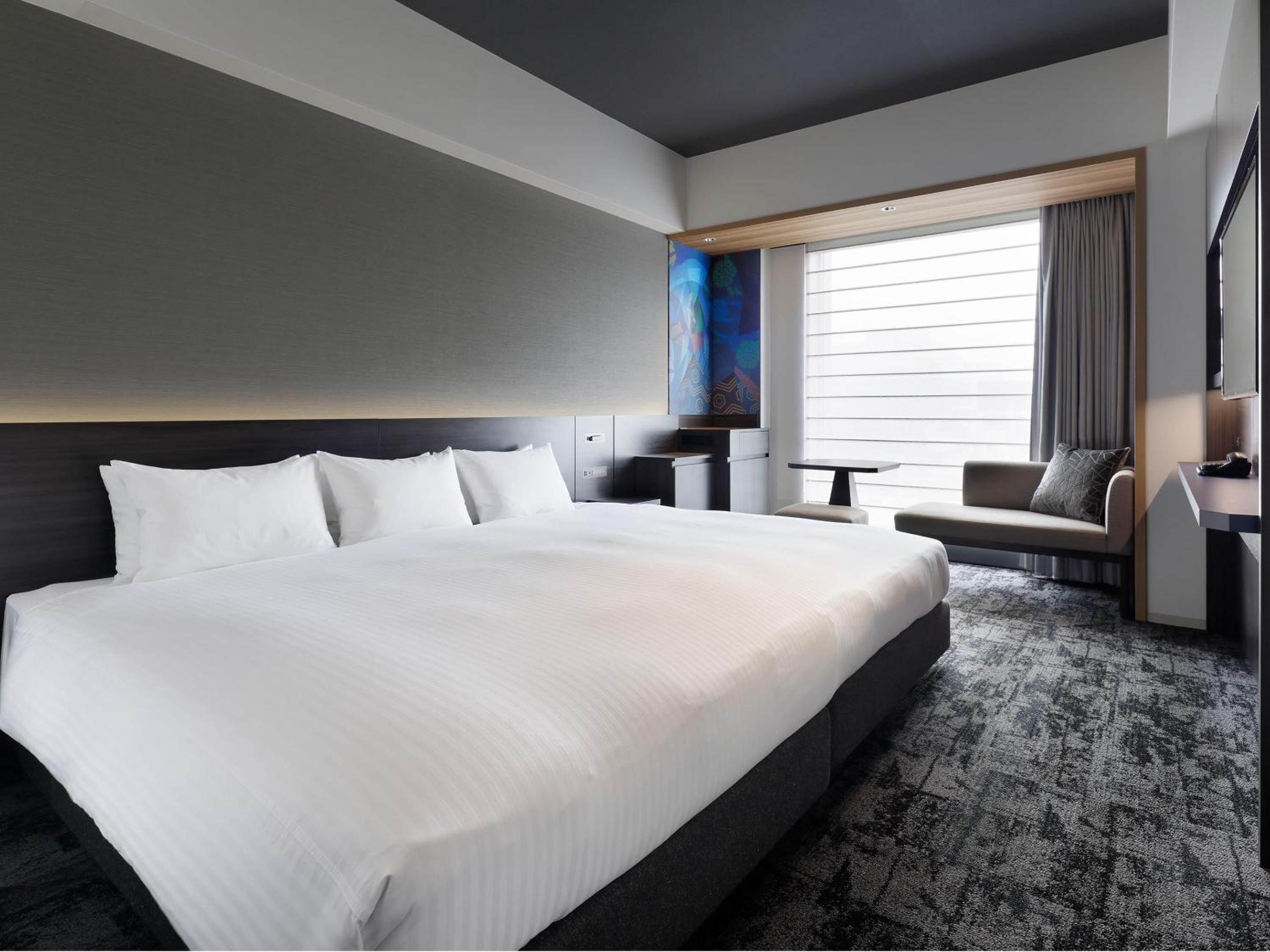 Superior with Wide King Bed photo 2