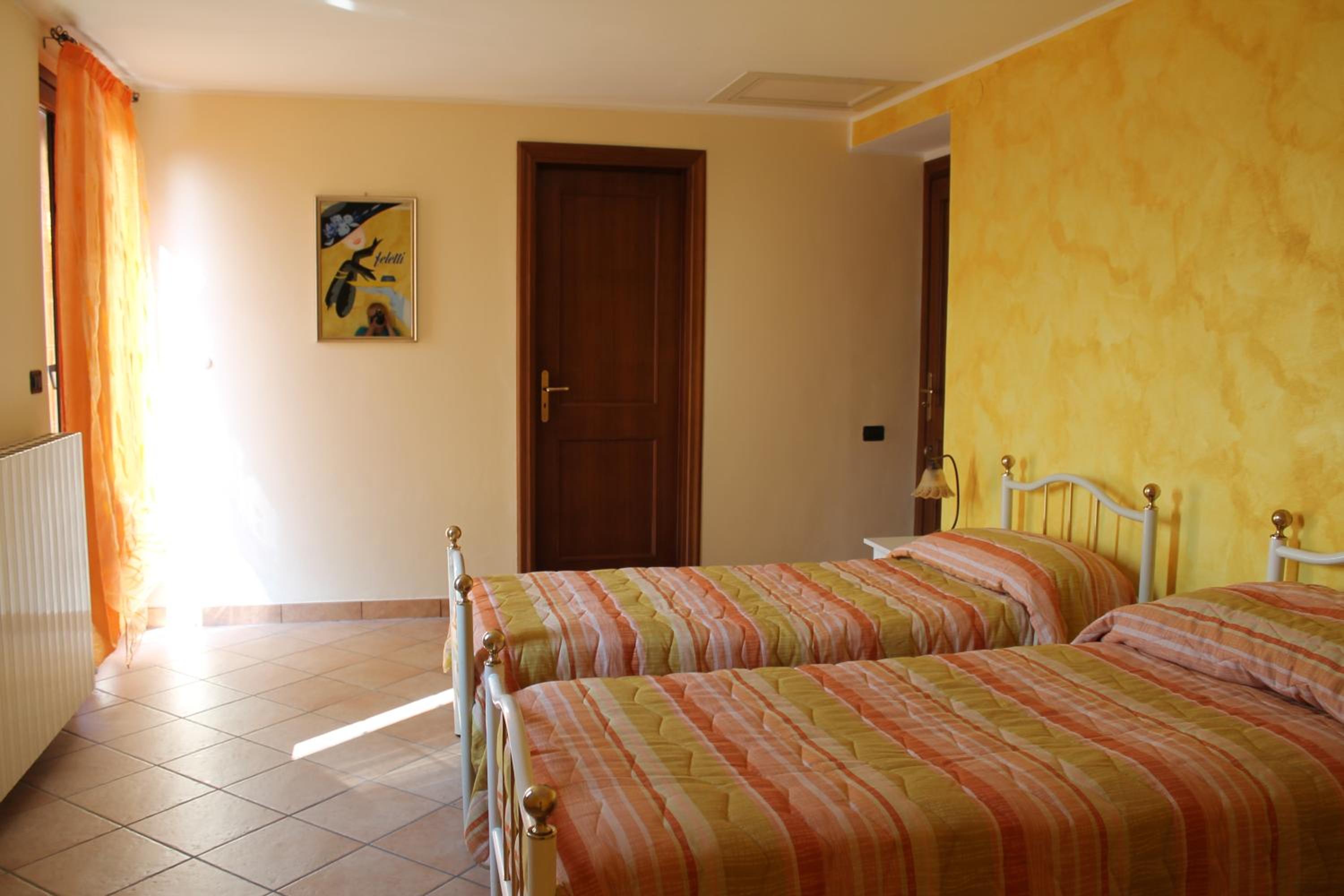 Double Room - Photo 12