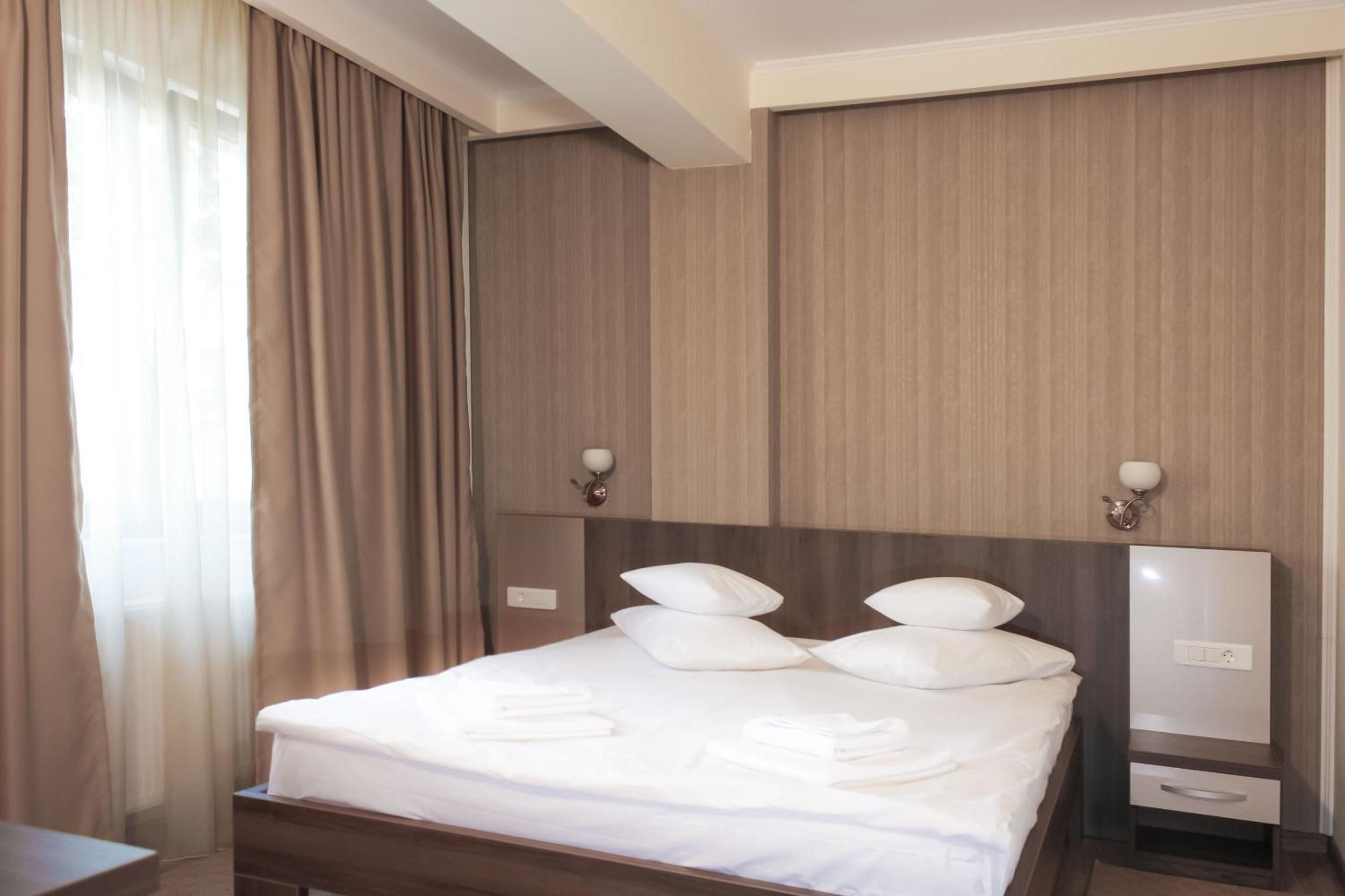 Standard Double Room - Photo 2