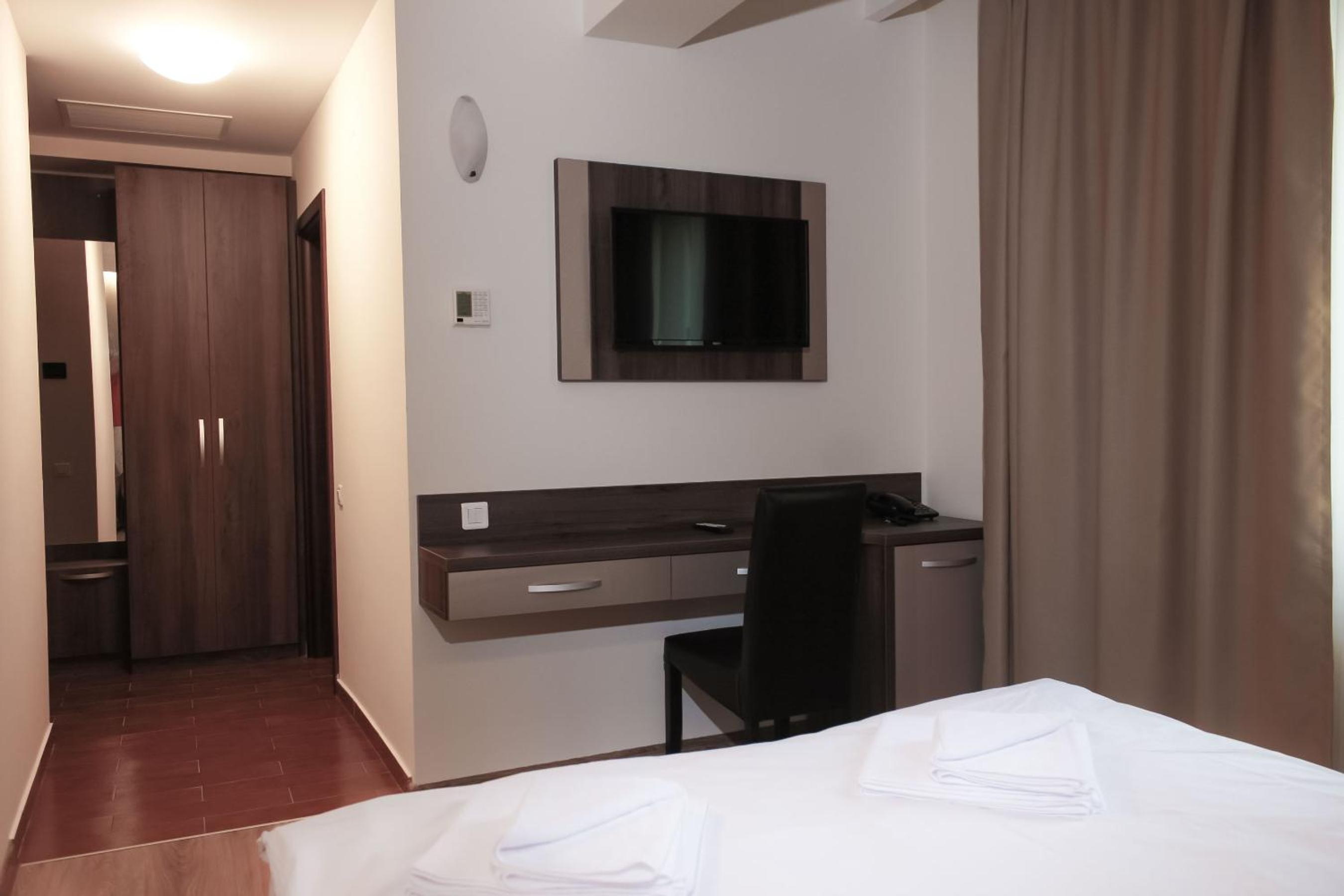 Standard Double Room - Photo 1