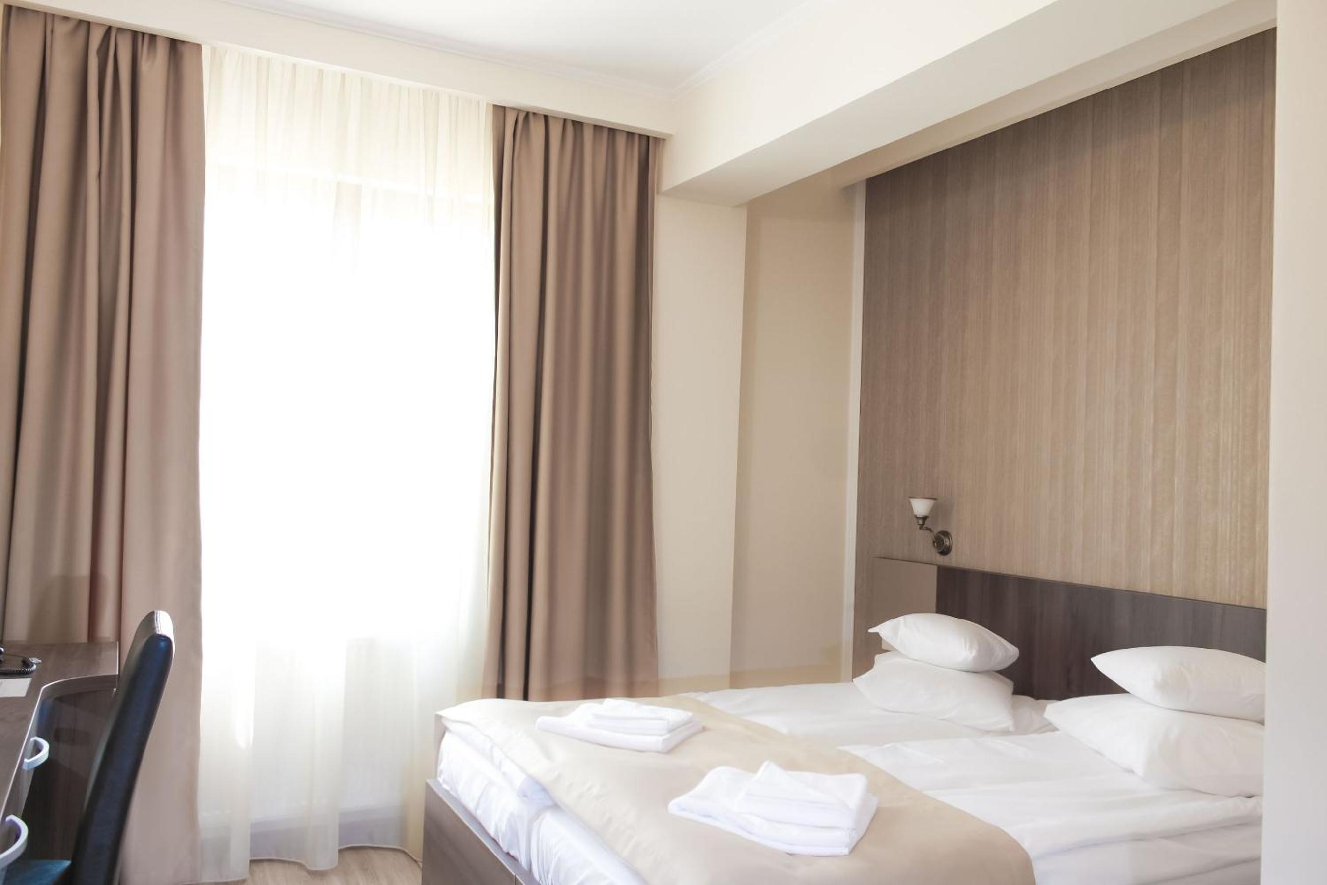 Standard Twin Room - Photo 2
