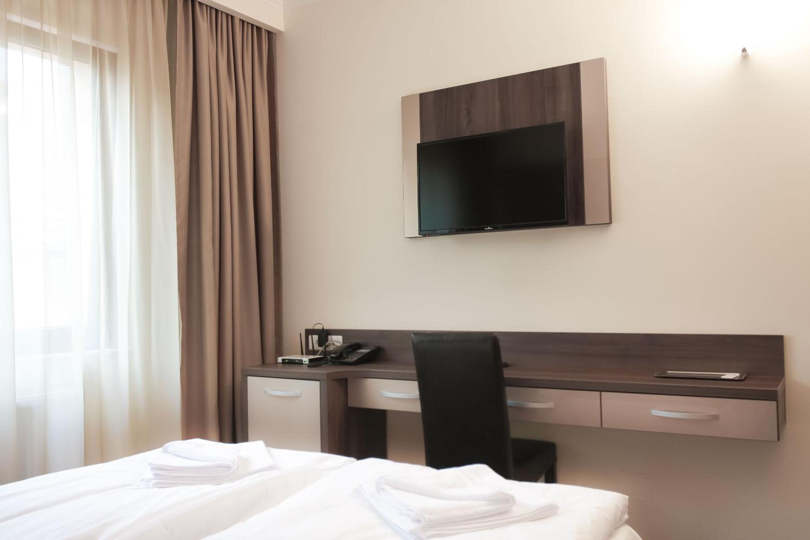 Standard Twin Room - Photo 3