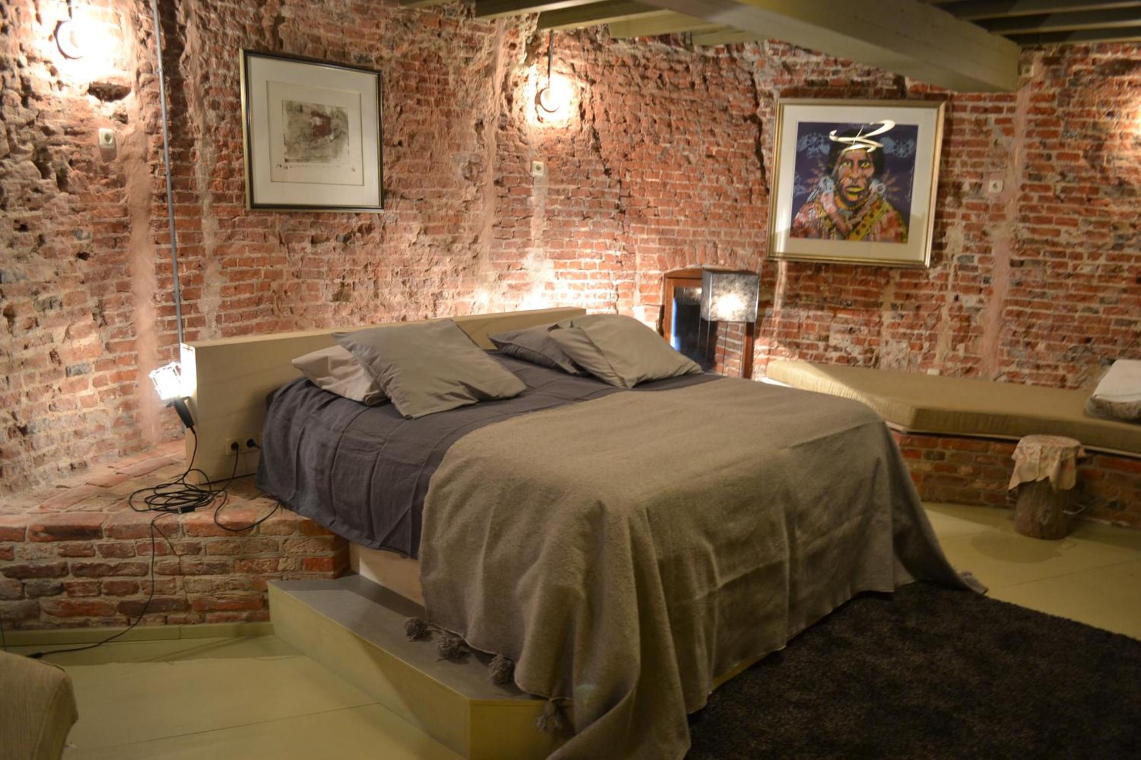 Family Room with Private Bathroom - Photo 10