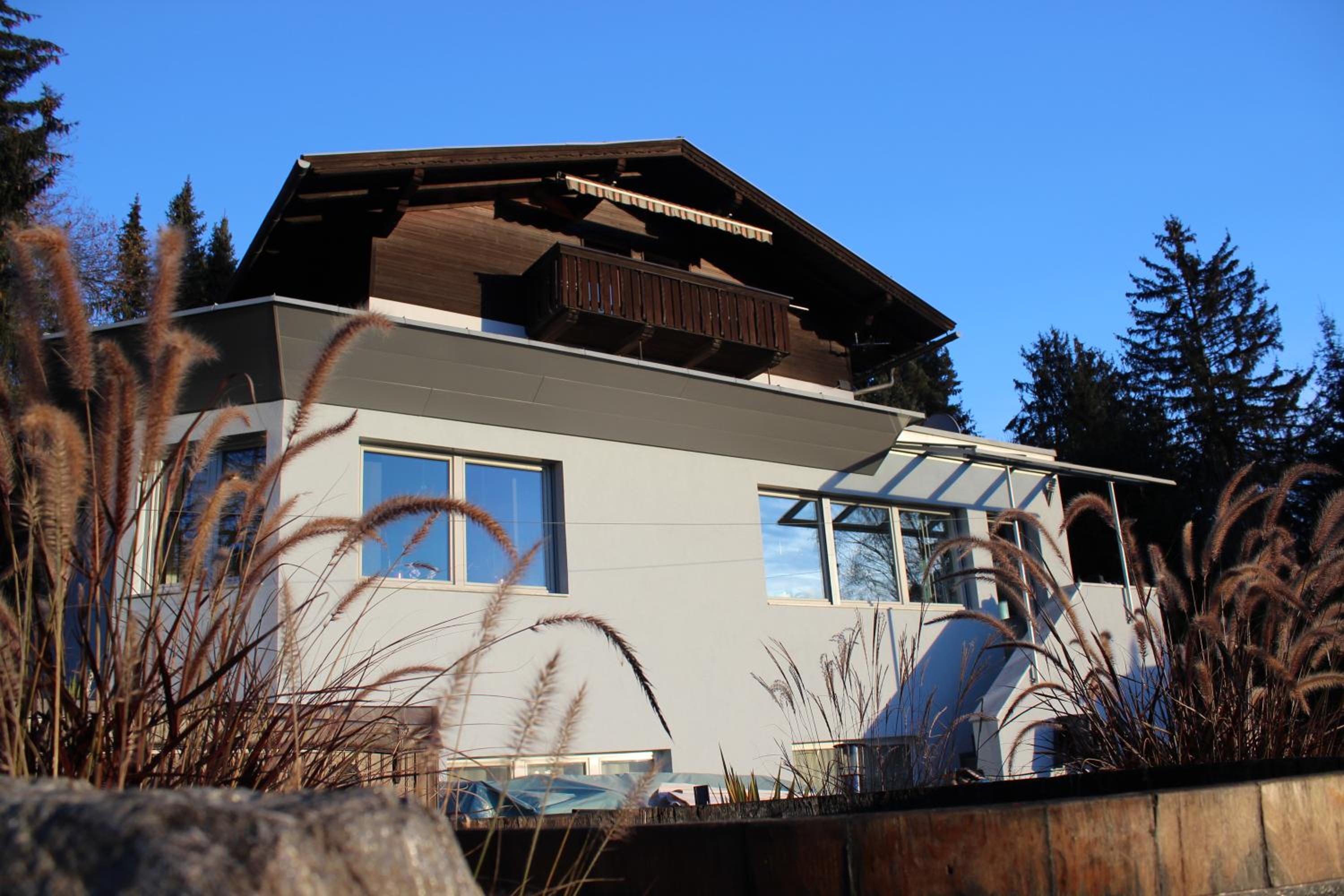 Two-Bedroom Apartment with Mountain View photo 2